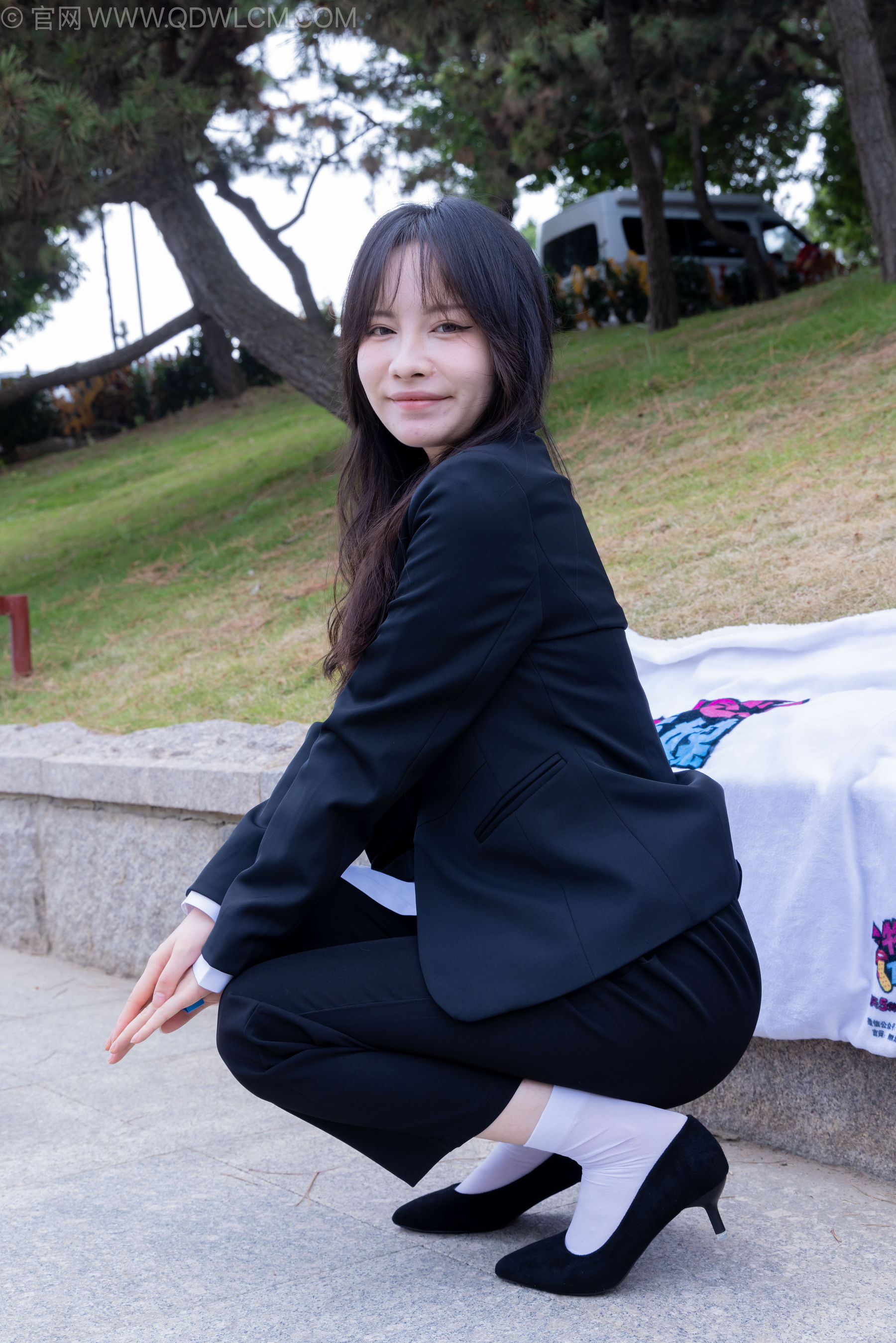 物恋传媒 No.2238 小酒 -高跟鞋、短白丝、ol制服户外/(230P)