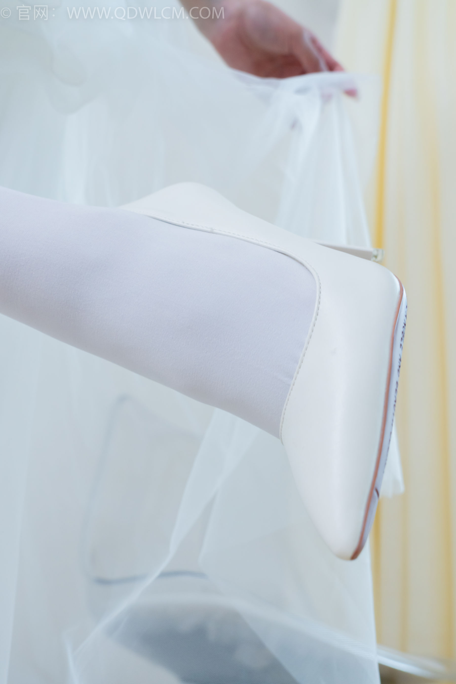 物恋传媒 No.2233 小影 -小影 -高跟鞋、厚白丝/(150P)