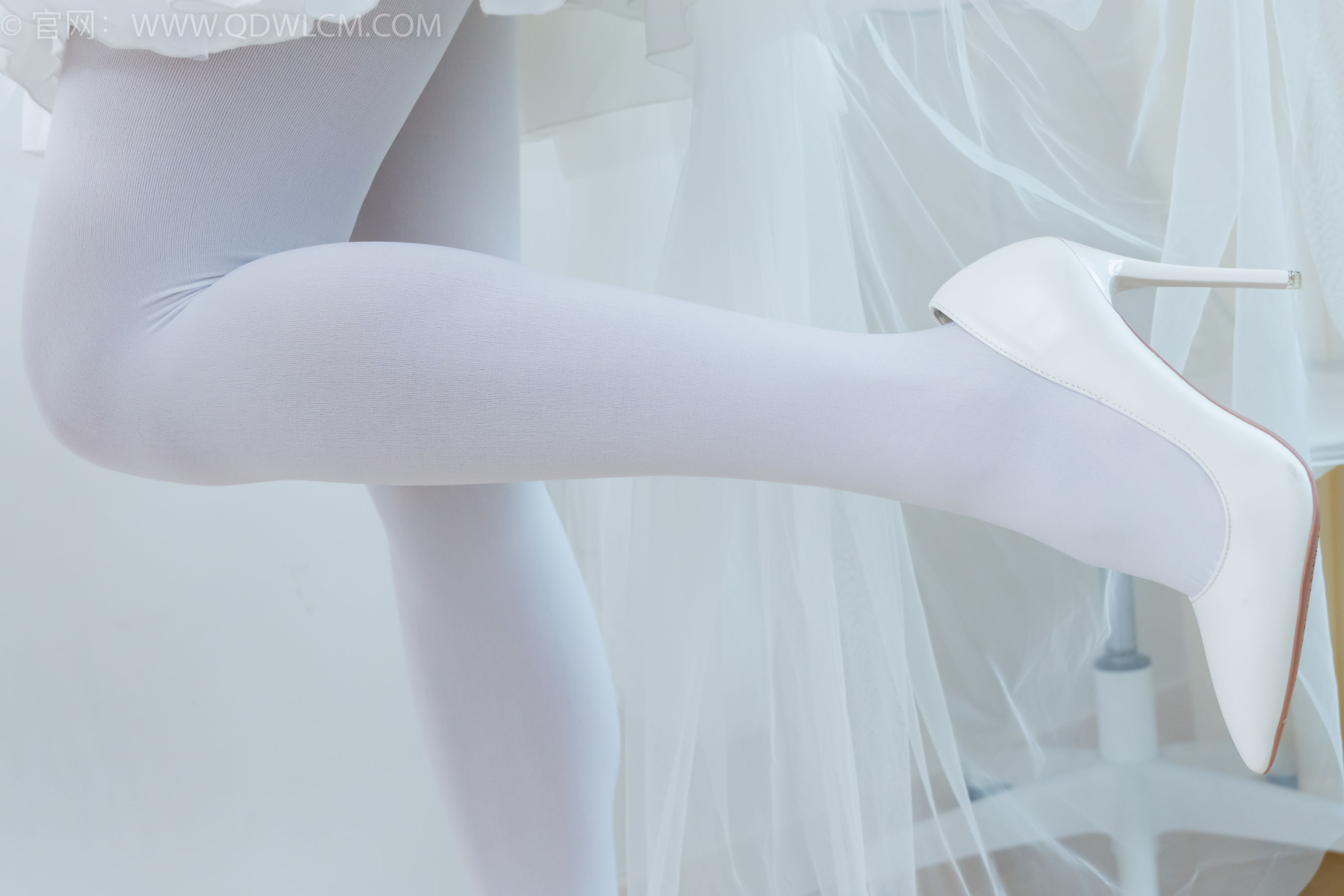 物恋传媒 No.2233 小影 -小影 -高跟鞋、厚白丝/(150P)