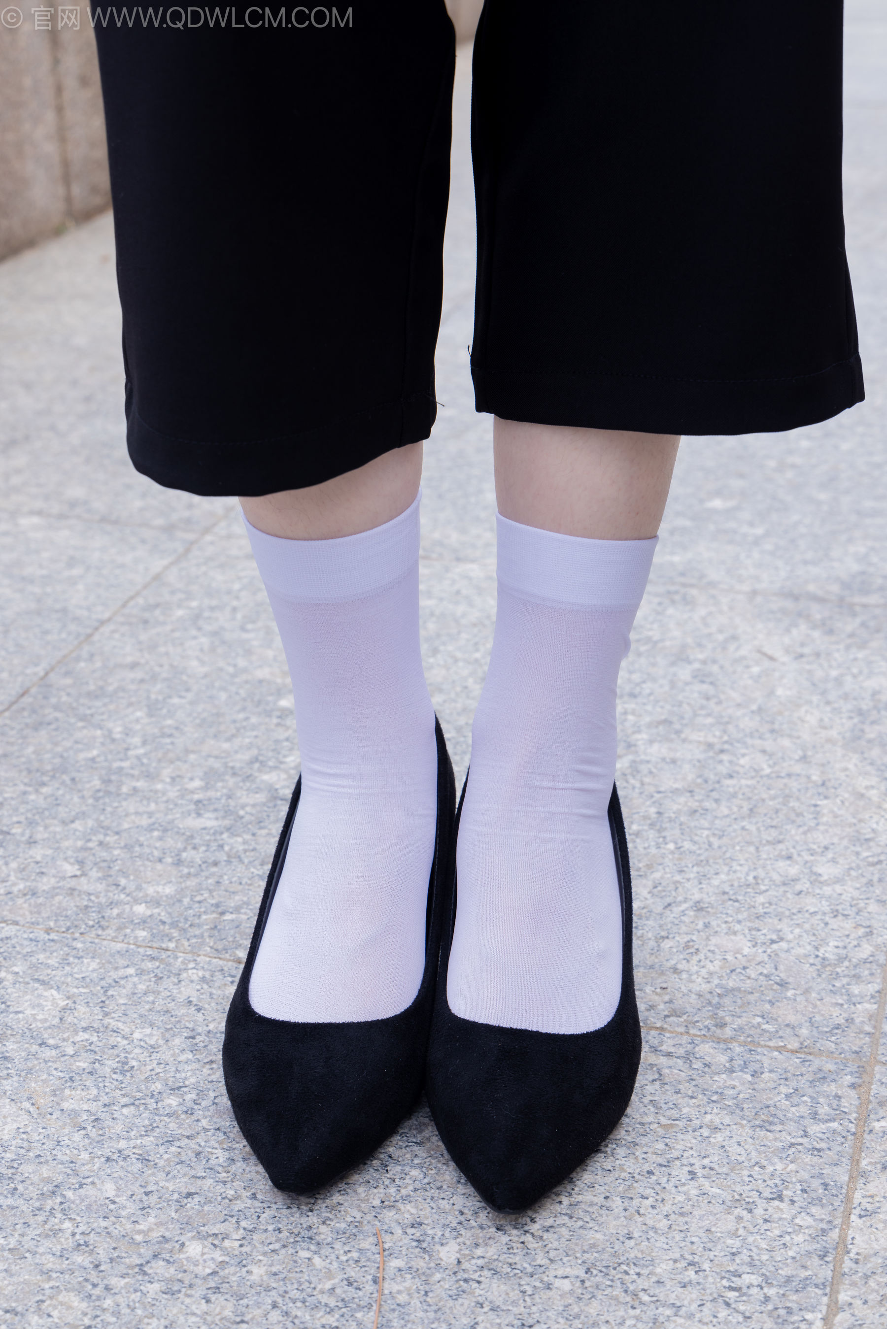 物恋传媒 No.2238 小酒 -高跟鞋、短白丝、ol制服户外/(230P)