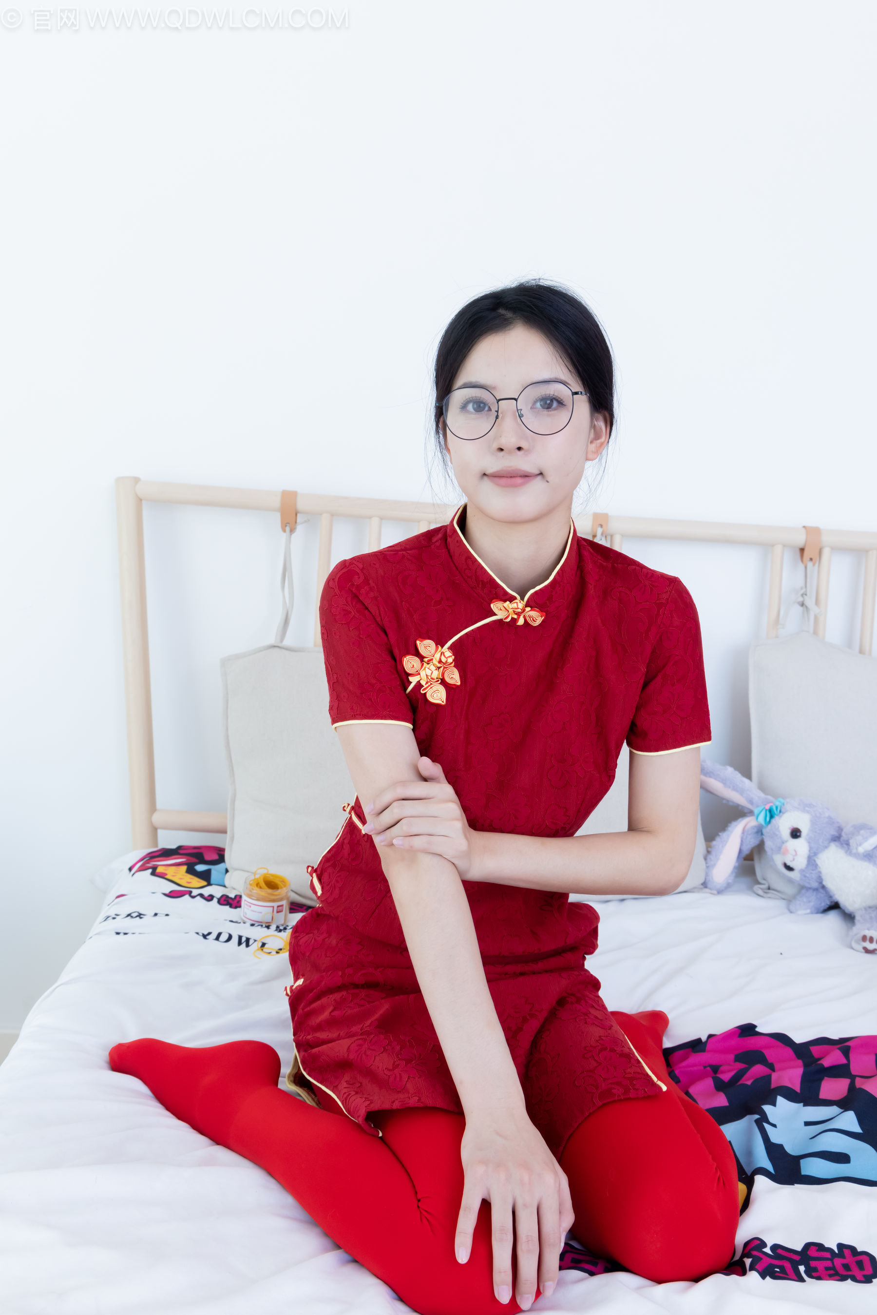 物恋传媒 No.2236 茯苓 -红色低跟鞋、厚款红色丝、皮筋绑脚老头乐挠脚剧情/(160P)