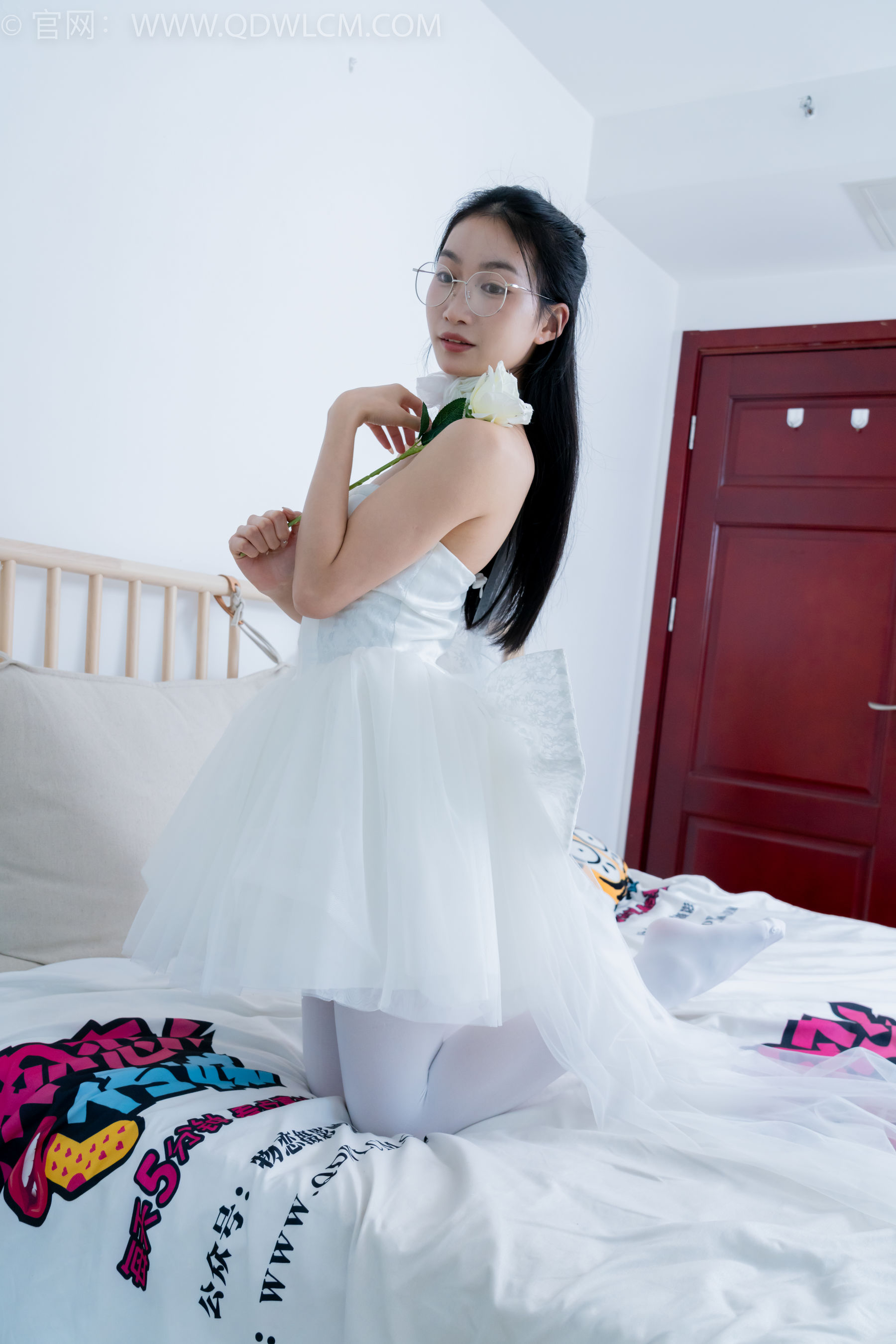 物恋传媒 No.2233 小影 -小影 -高跟鞋、厚白丝/(150P)