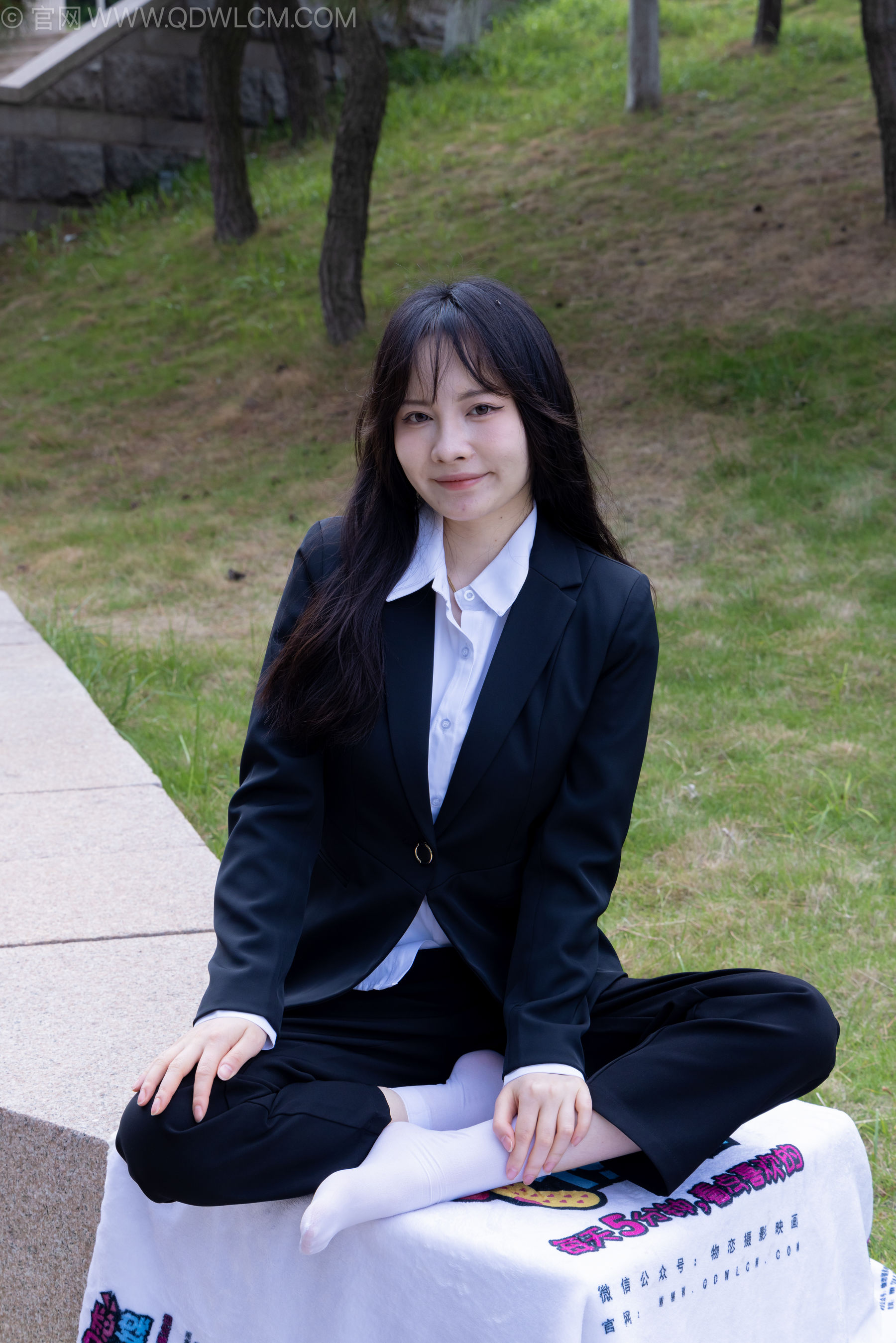 物恋传媒 No.2238 小酒 -高跟鞋、短白丝、ol制服户外/(230P)