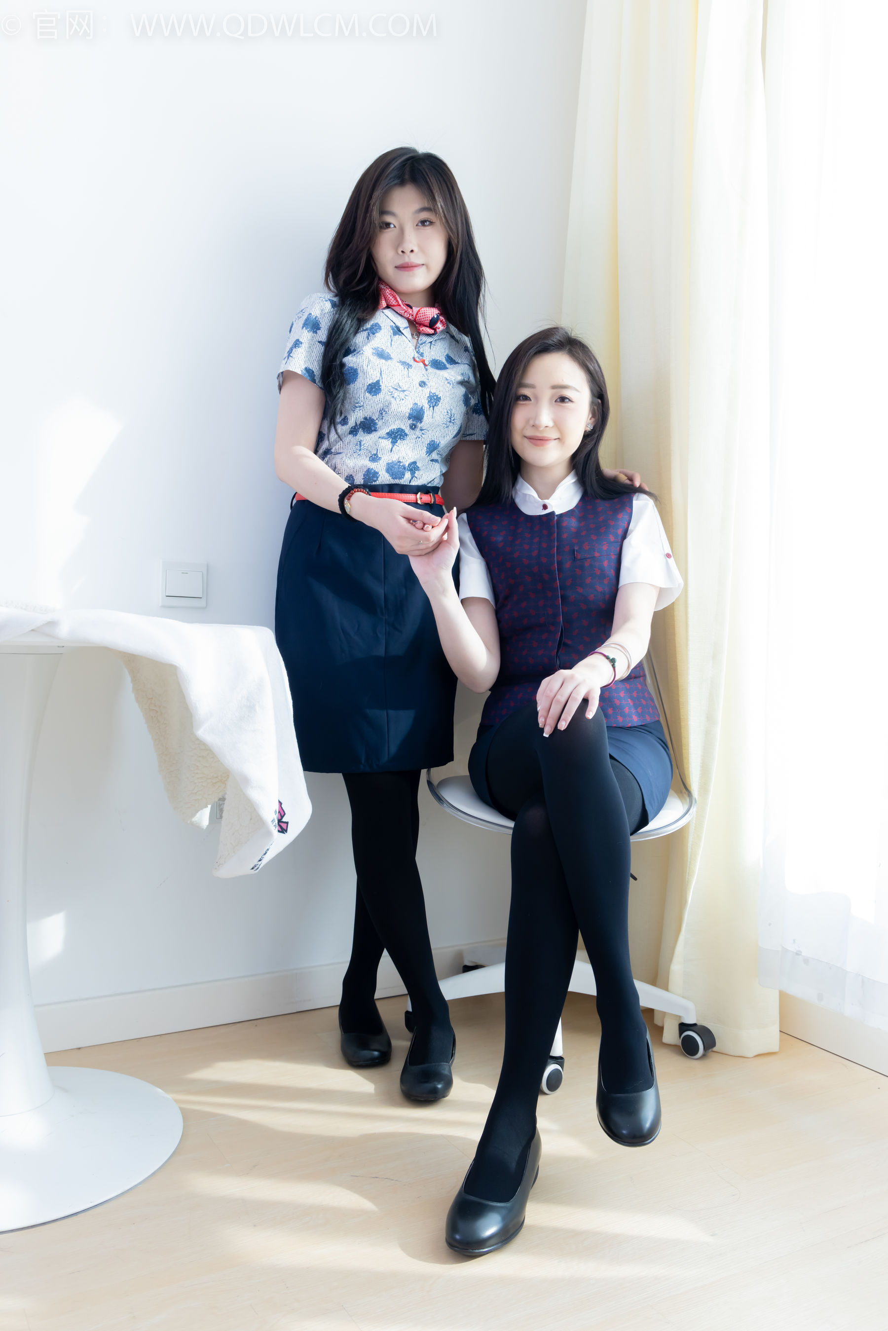 物恋传媒 No.2232 恬恬&樱桃 -皮鞋、厚黑丝、裸足、空姐制服/(150P)