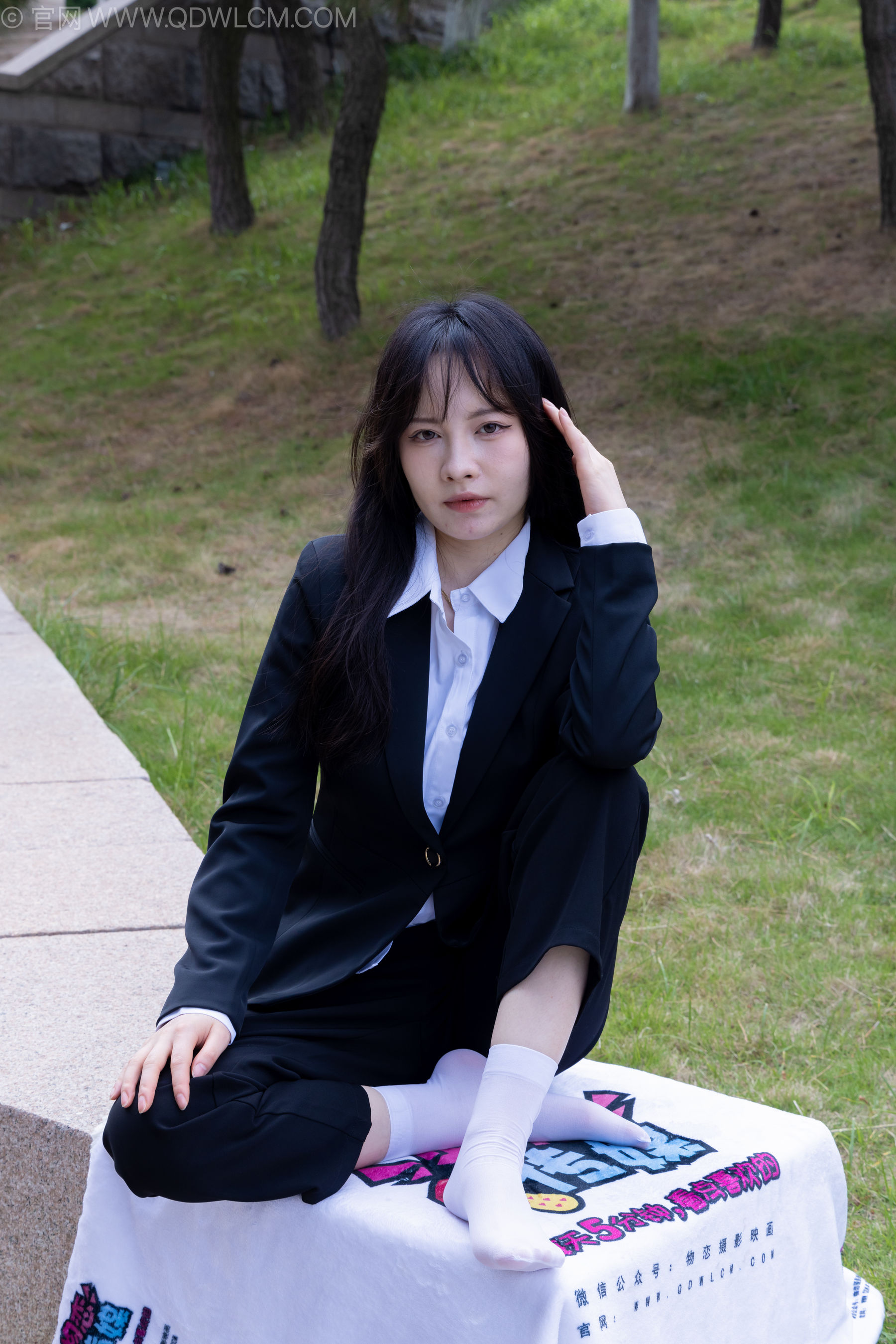 物恋传媒 No.2238 小酒 -高跟鞋、短白丝、ol制服户外/(230P)