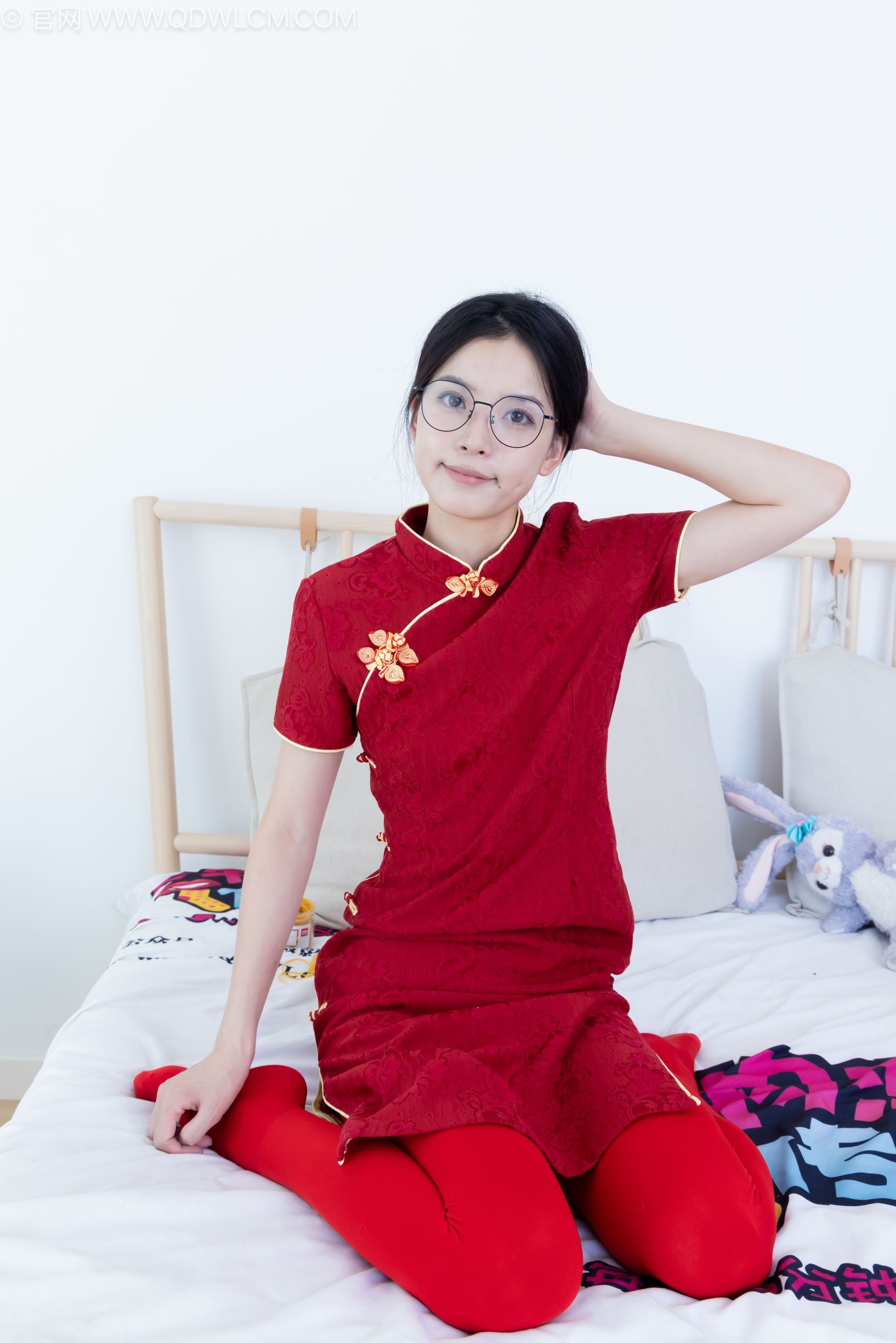 物恋传媒 No.2236 茯苓 -红色低跟鞋、厚款红色丝、皮筋绑脚老头乐挠脚剧情/(160P)