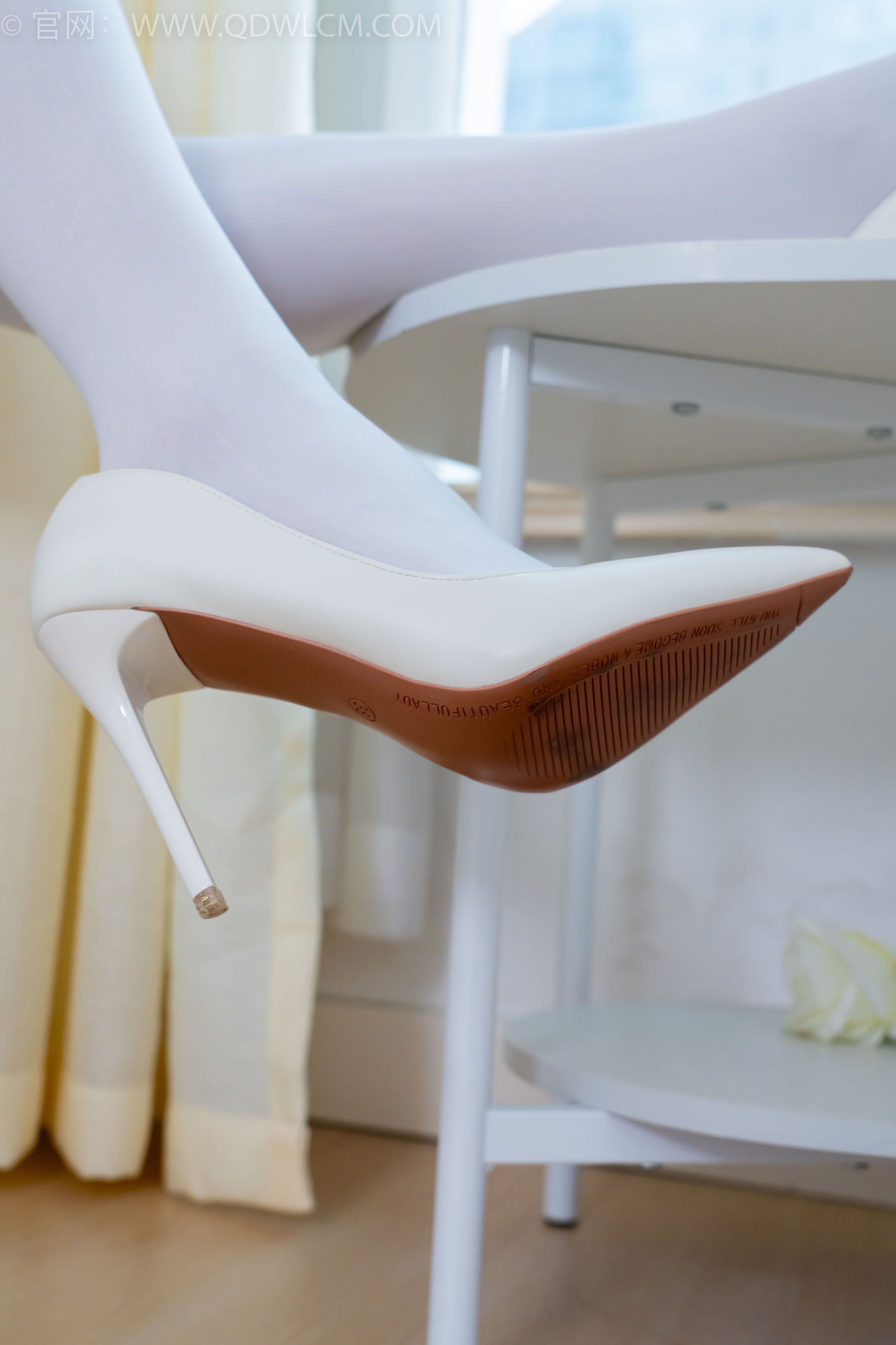 物恋传媒 No.2233 小影 -小影 -高跟鞋、厚白丝/(150P)