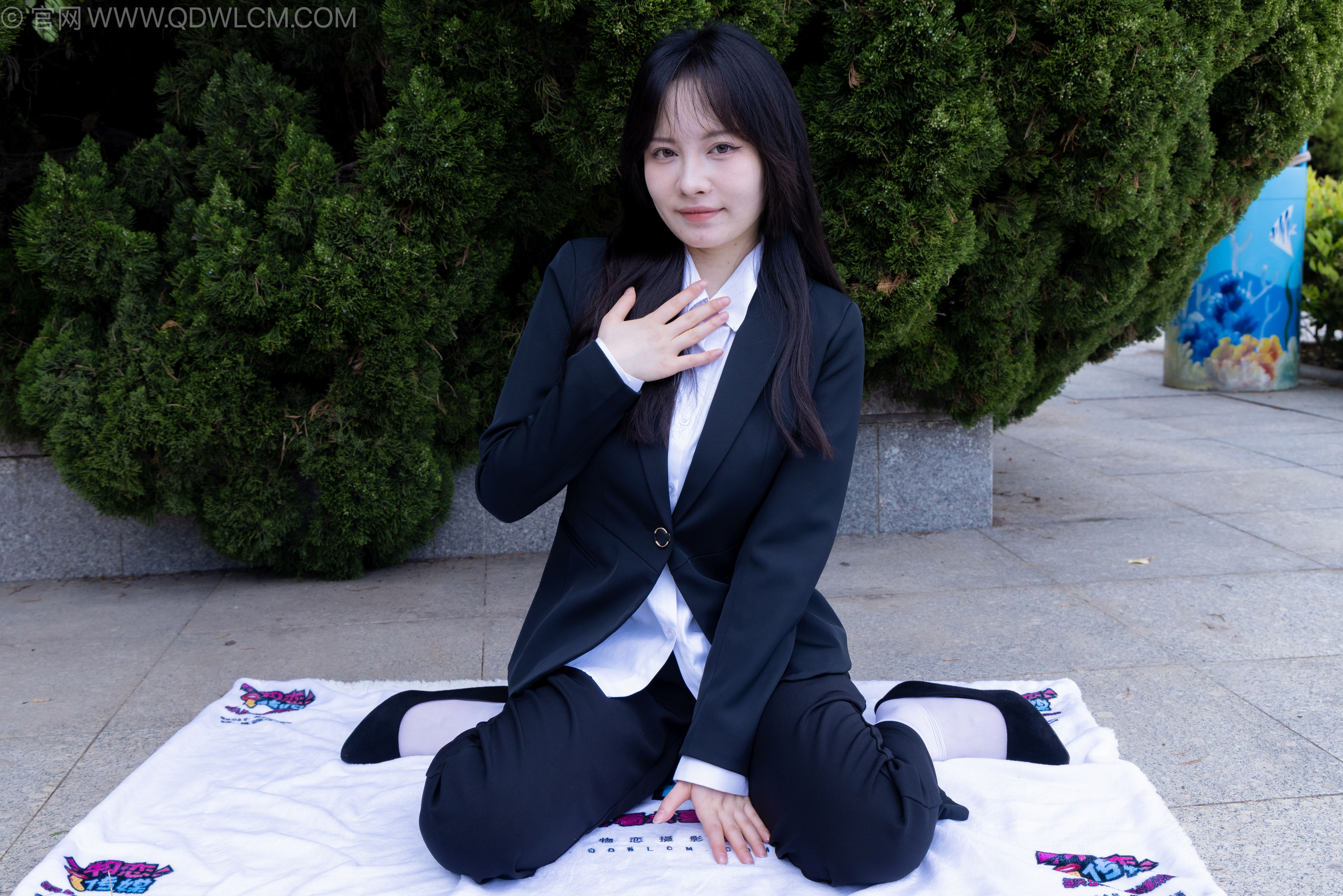 物恋传媒 No.2238 小酒 -高跟鞋、短白丝、ol制服户外/(230P)