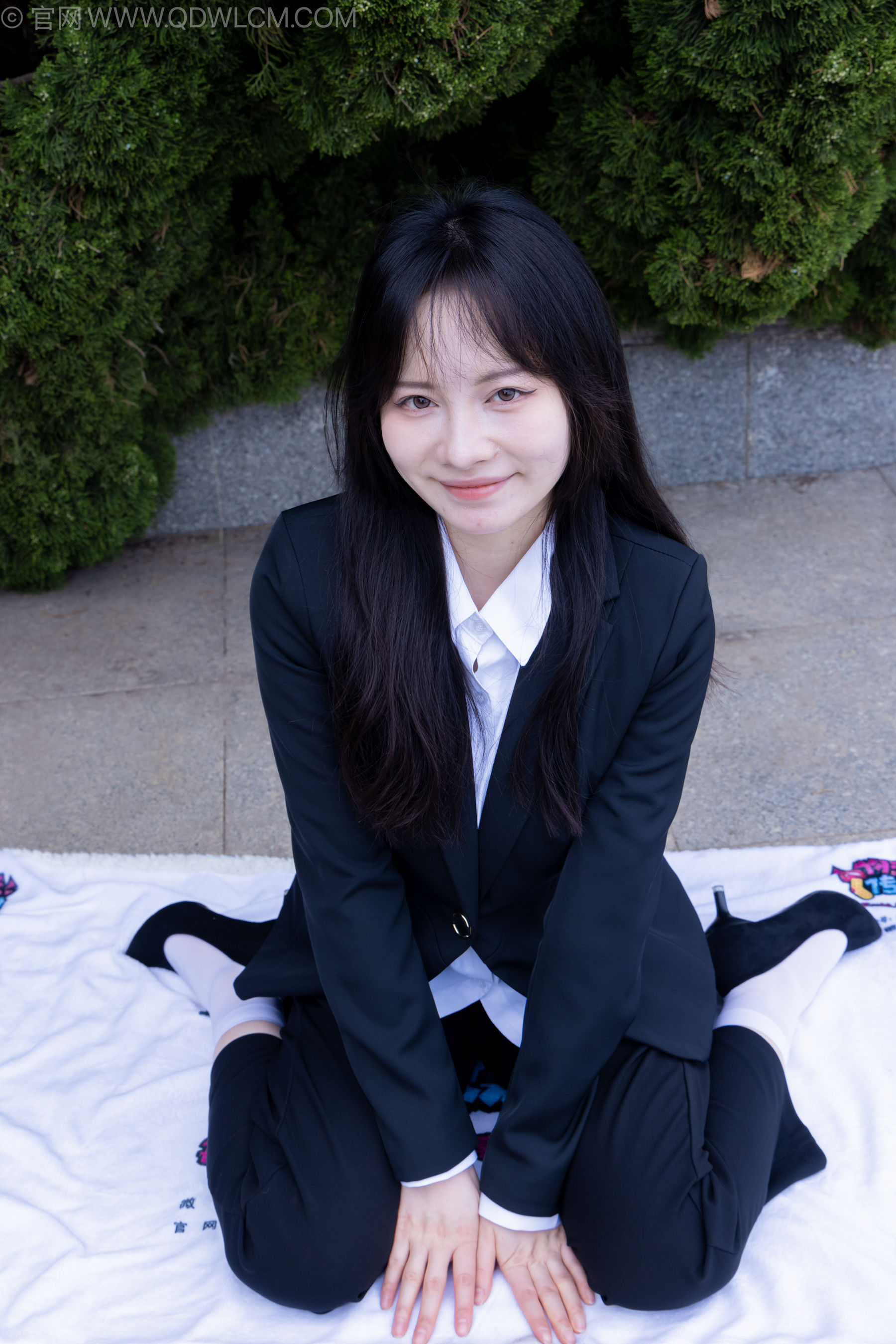 物恋传媒 No.2238 小酒 -高跟鞋、短白丝、ol制服户外/(230P)