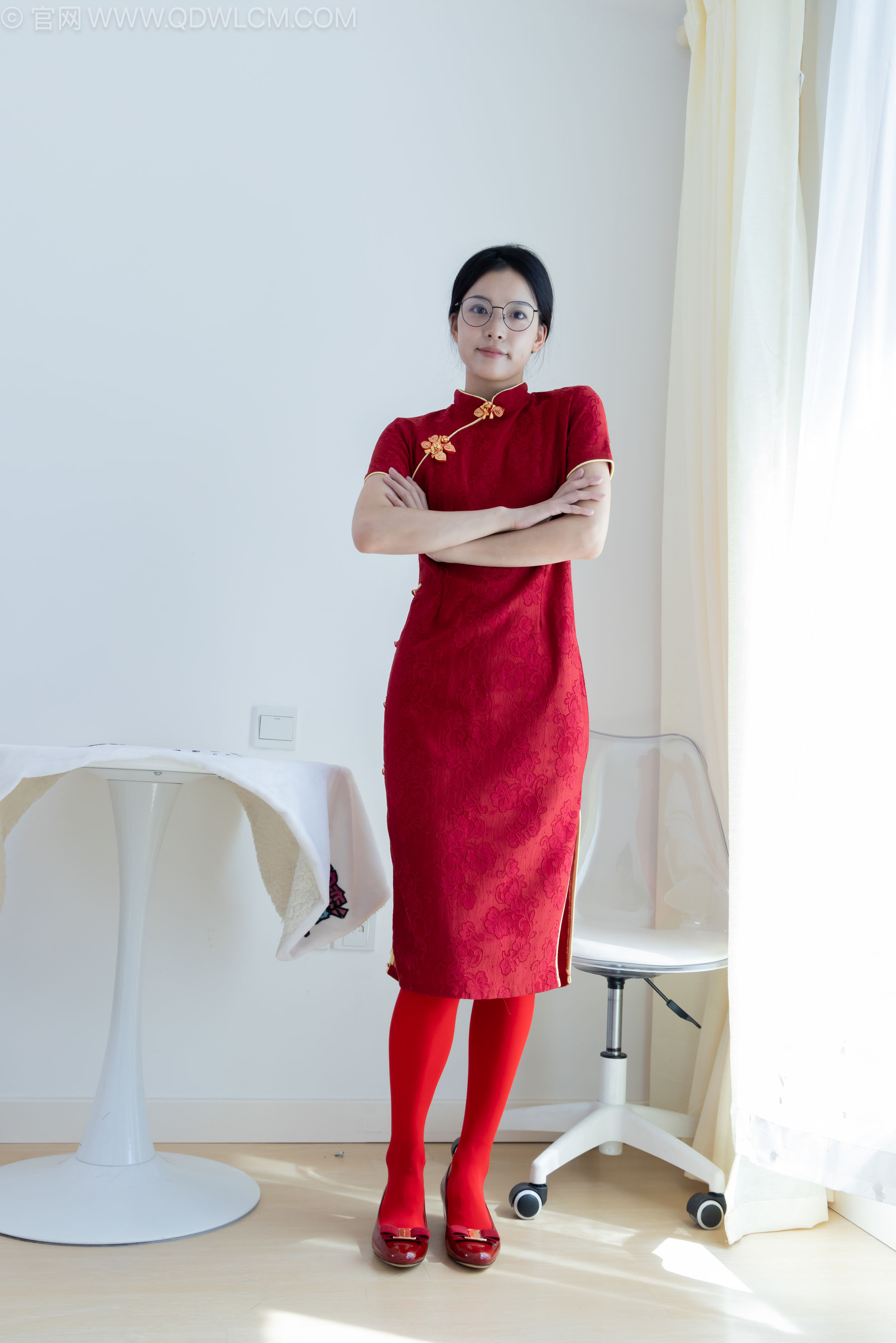 物恋传媒 No.2236 茯苓 -红色低跟鞋、厚款红色丝、皮筋绑脚老头乐挠脚剧情/(160P)