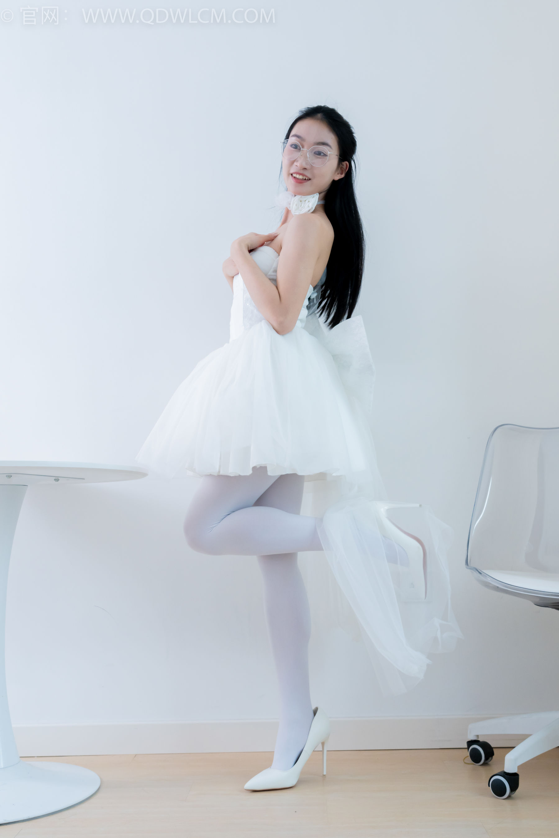 物恋传媒 No.2233 小影 -小影 -高跟鞋、厚白丝/(150P)