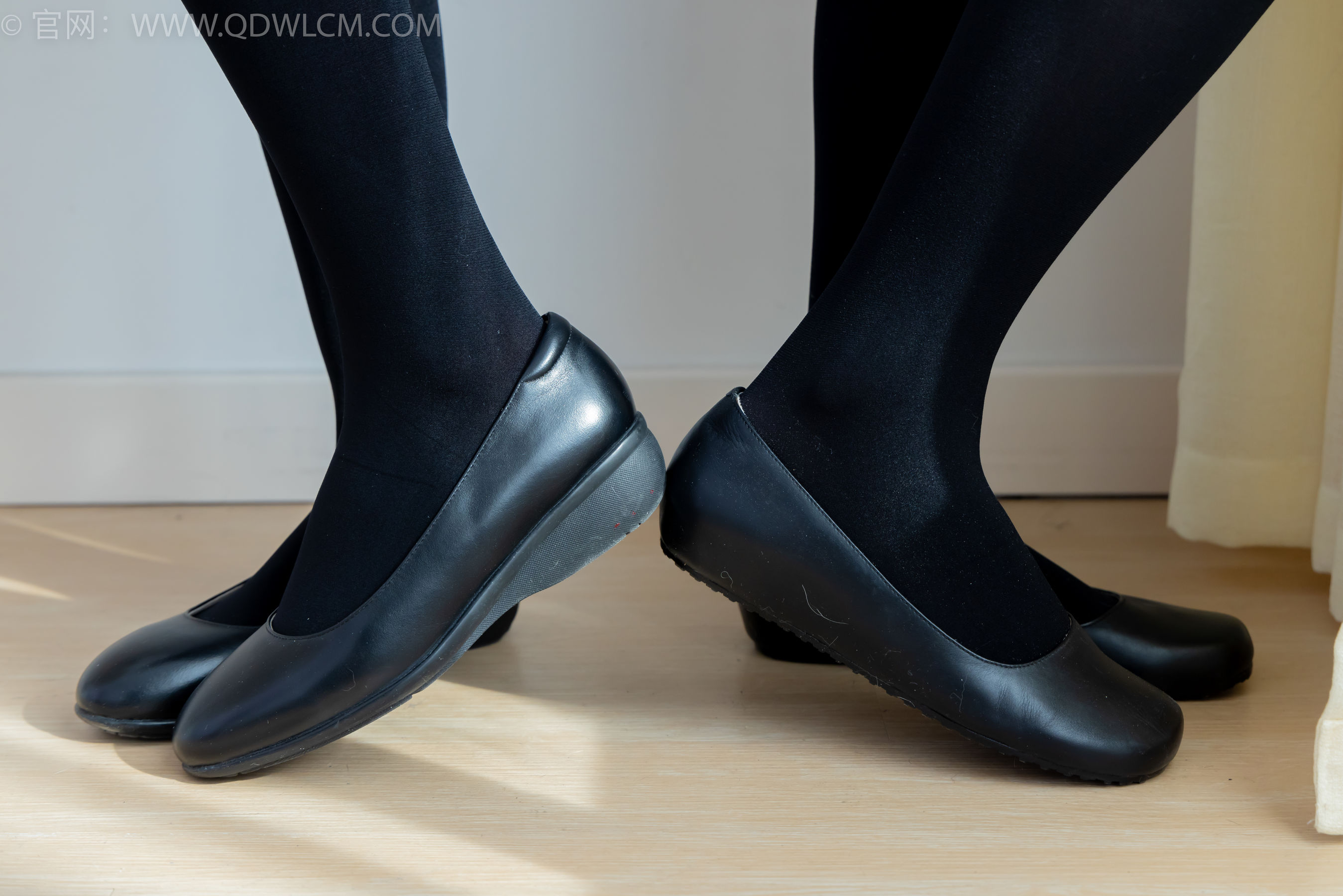 物恋传媒 No.2232 恬恬&樱桃 -皮鞋、厚黑丝、裸足、空姐制服/(150P)