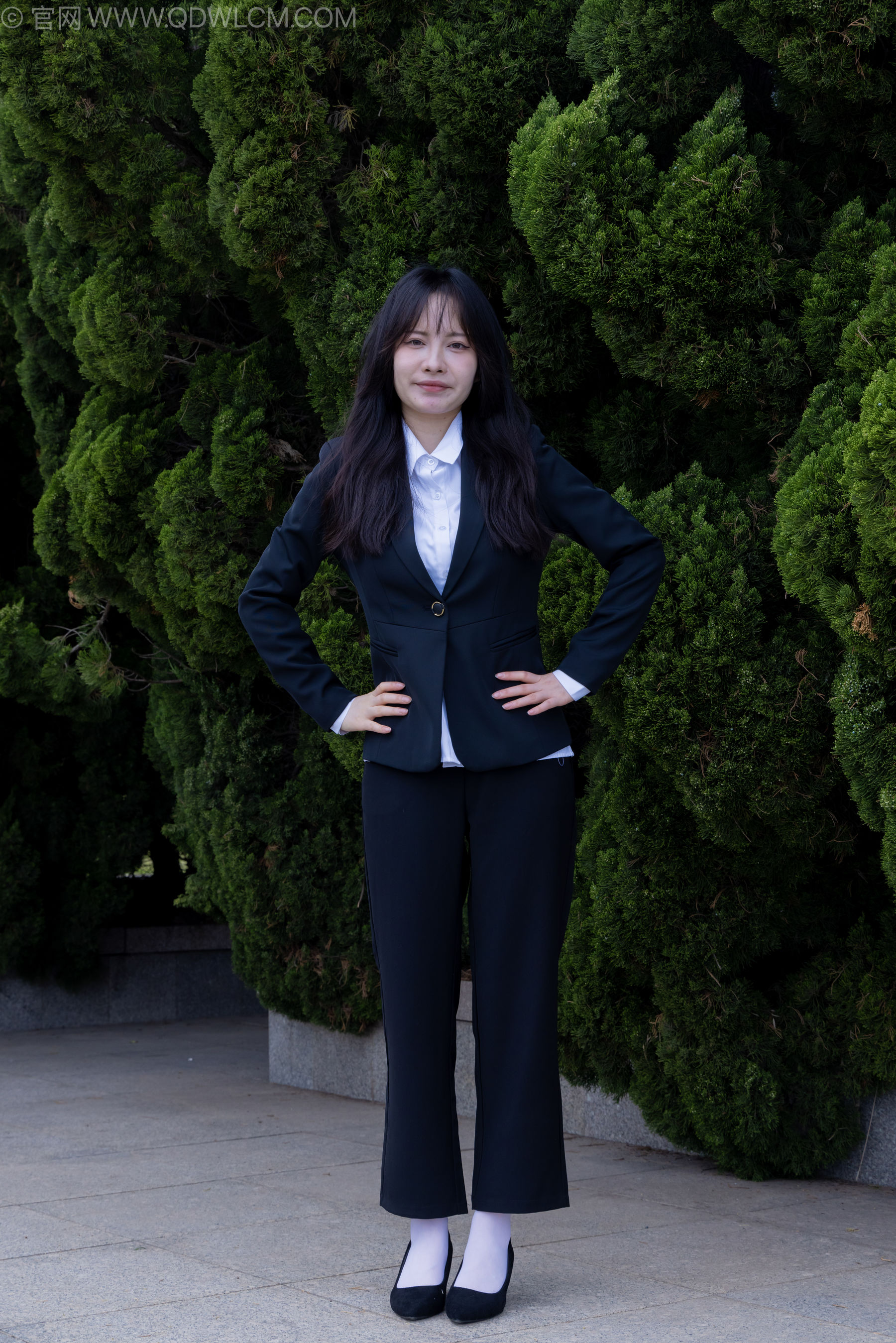 物恋传媒 No.2238 小酒 -高跟鞋、短白丝、ol制服户外/(230P)