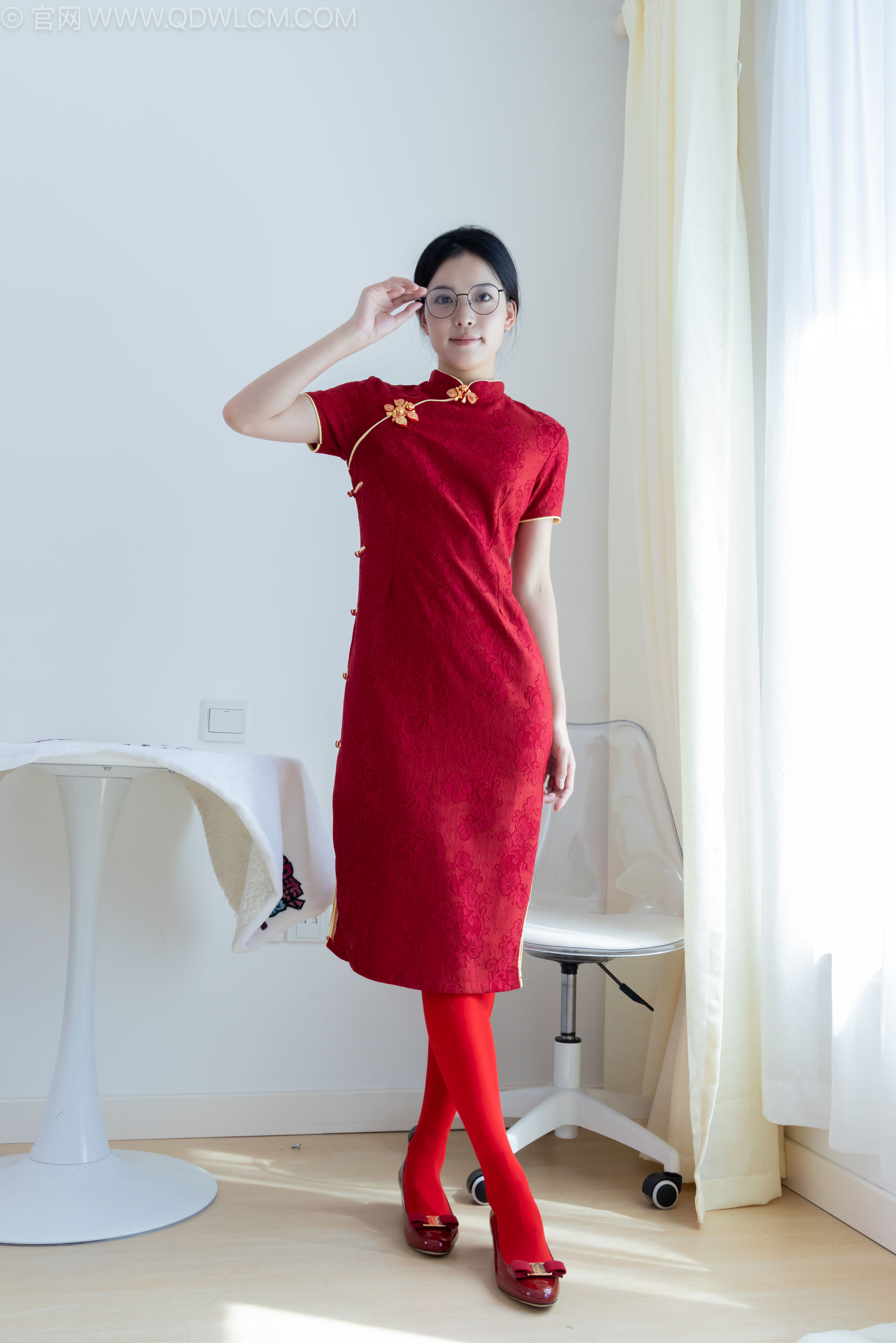 物恋传媒 No.2236 茯苓 -红色低跟鞋、厚款红色丝、皮筋绑脚老头乐挠脚剧情/(160P)