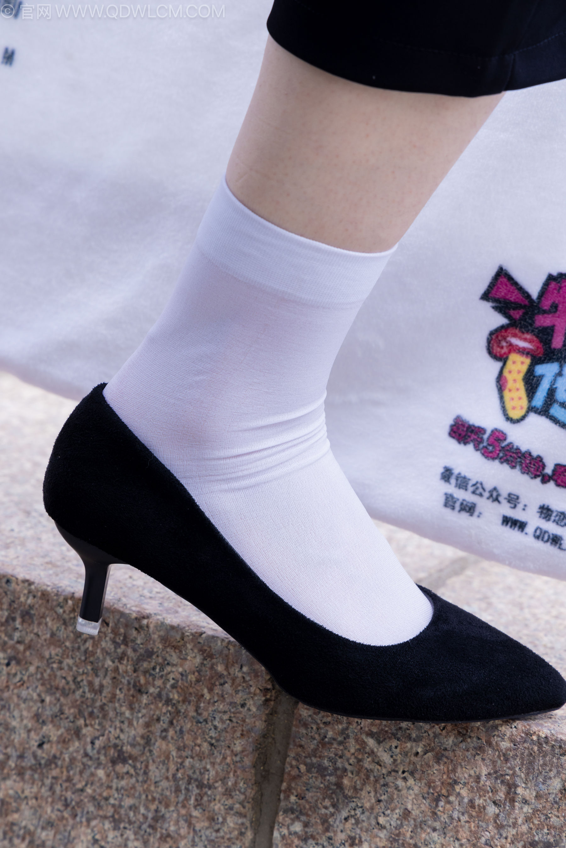 物恋传媒 No.2238 小酒 -高跟鞋、短白丝、ol制服户外/(230P)