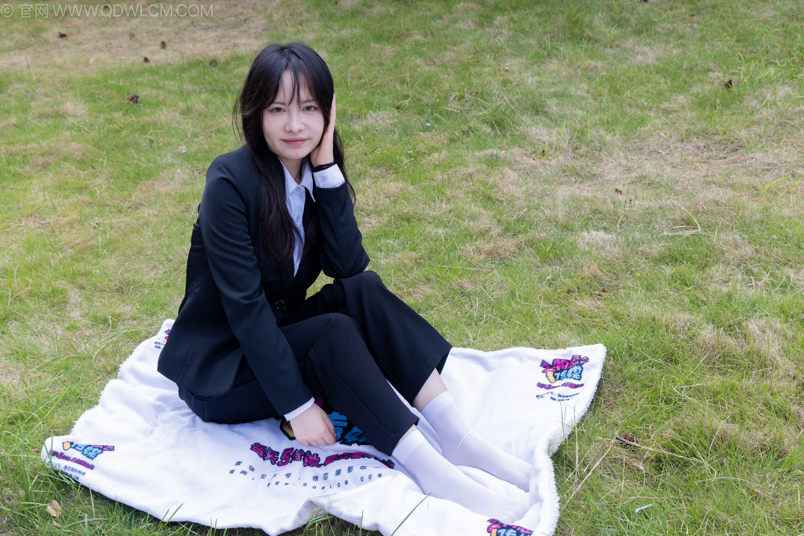 物恋传媒 No.2238 小酒 -高跟鞋、短白丝、ol制服户外/(230P)