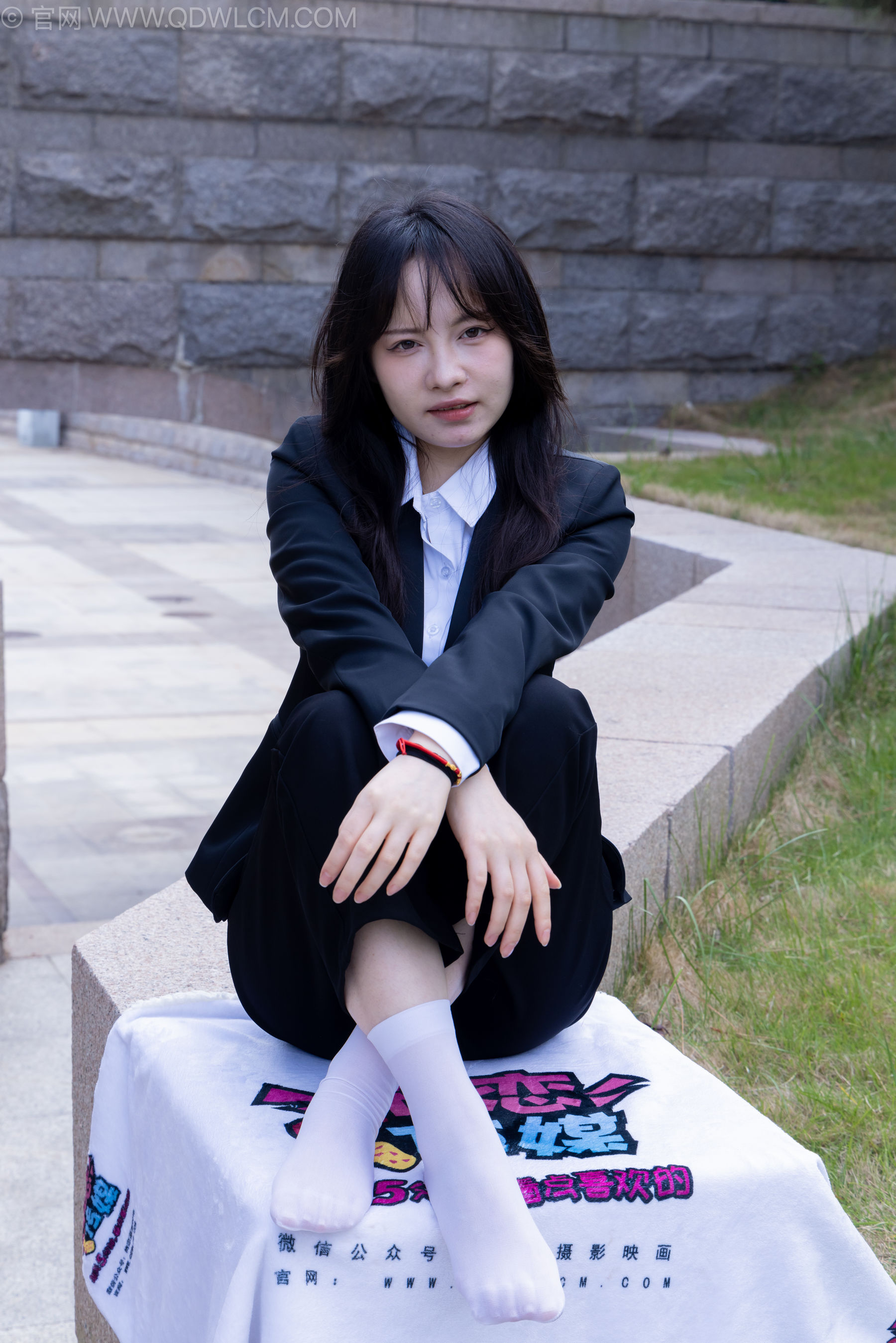 物恋传媒 No.2238 小酒 -高跟鞋、短白丝、ol制服户外/(230P)