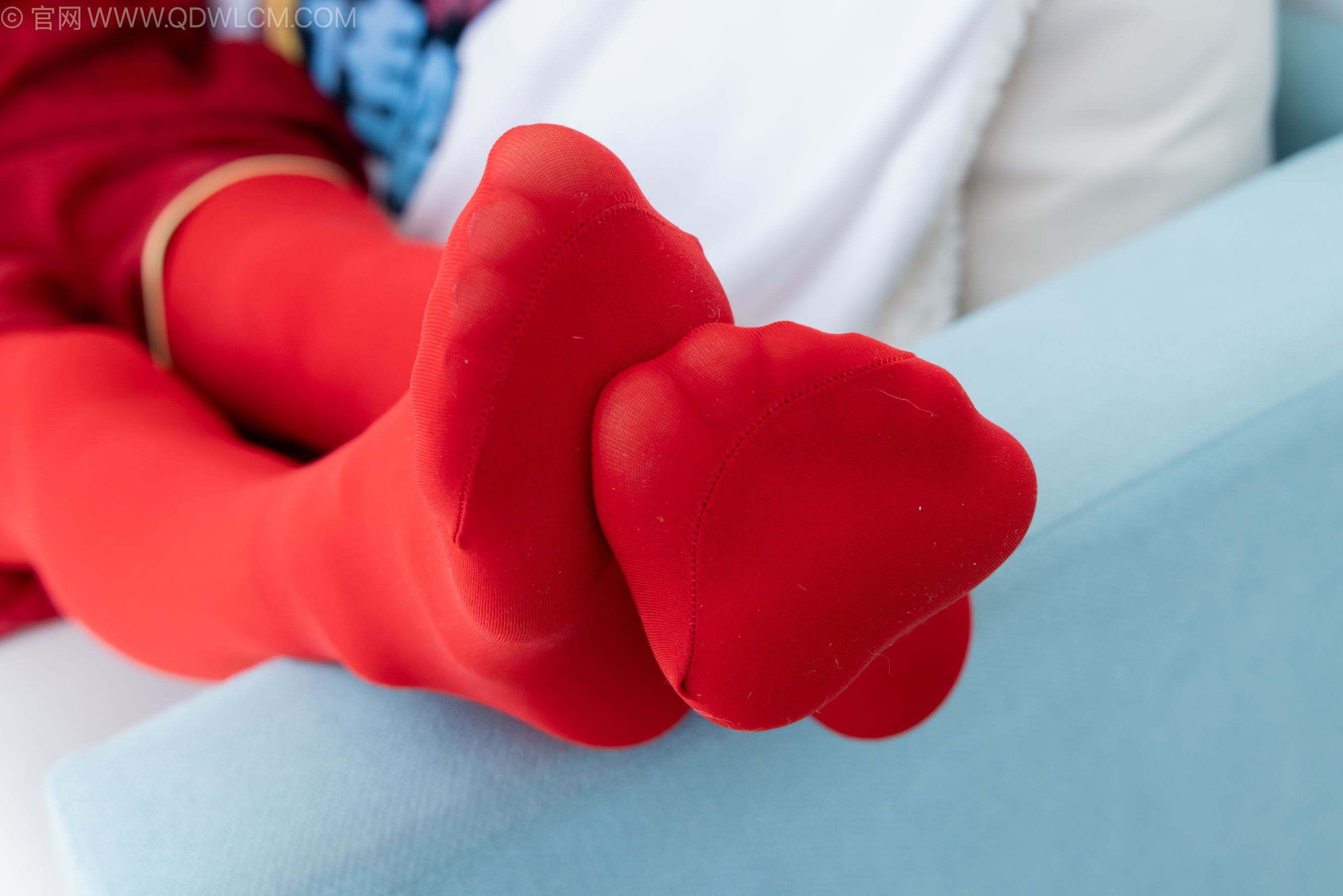 物恋传媒 No.2236 茯苓 -红色低跟鞋、厚款红色丝、皮筋绑脚老头乐挠脚剧情/(160P)