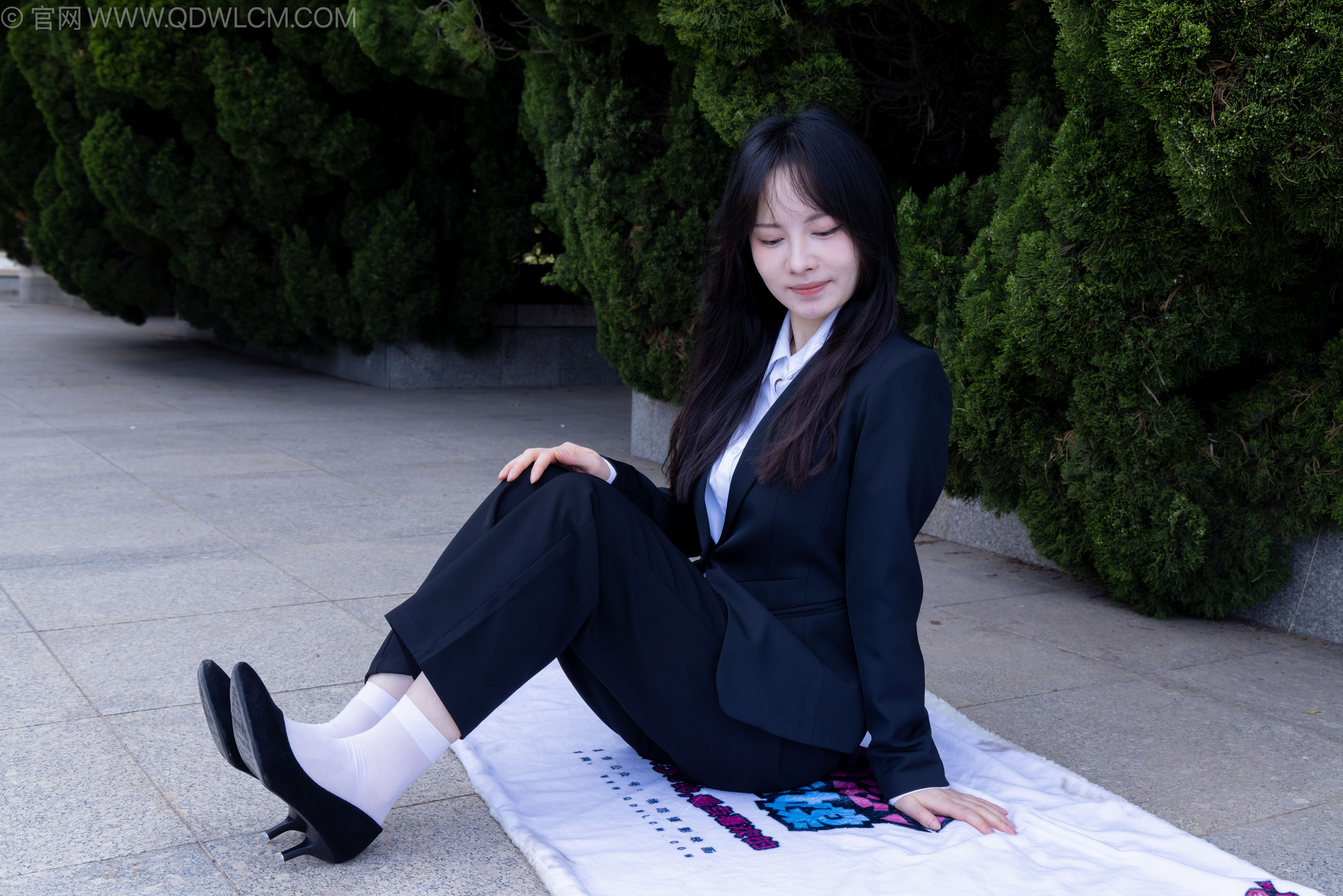 物恋传媒 No.2238 小酒 -高跟鞋、短白丝、ol制服户外/(230P)