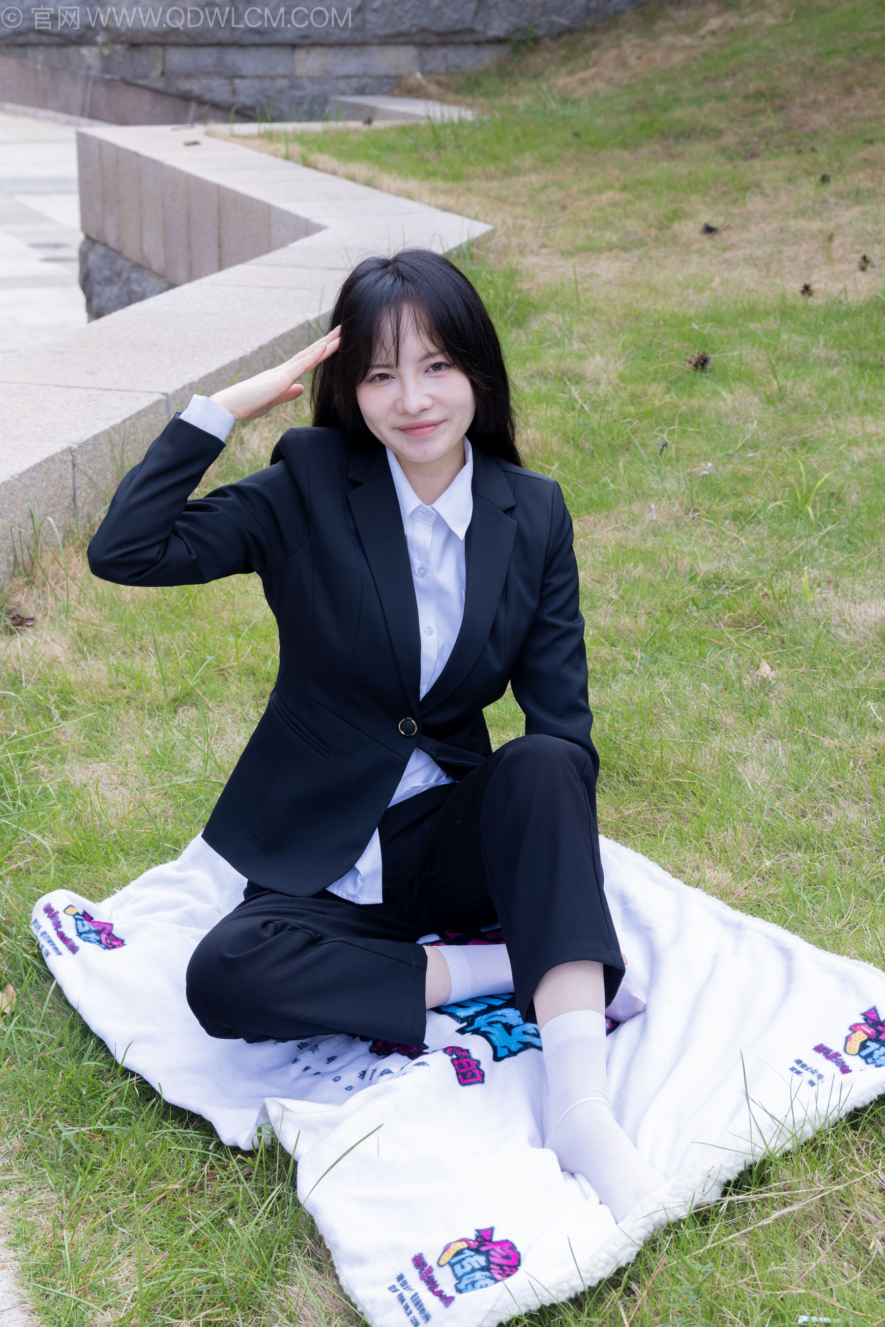 物恋传媒 No.2238 小酒 -高跟鞋、短白丝、ol制服户外/(230P)