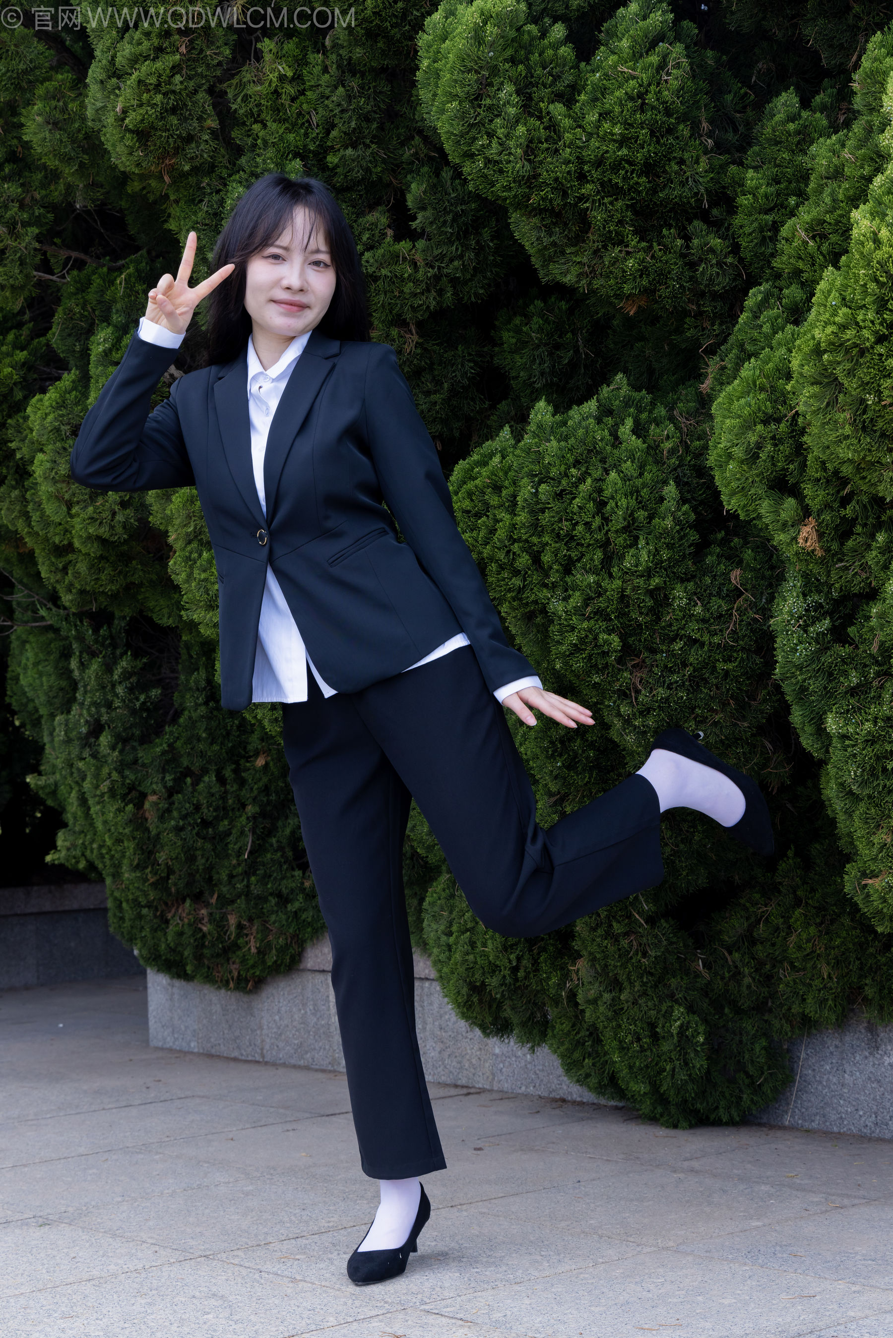 物恋传媒 No.2238 小酒 -高跟鞋、短白丝、ol制服户外/(230P)