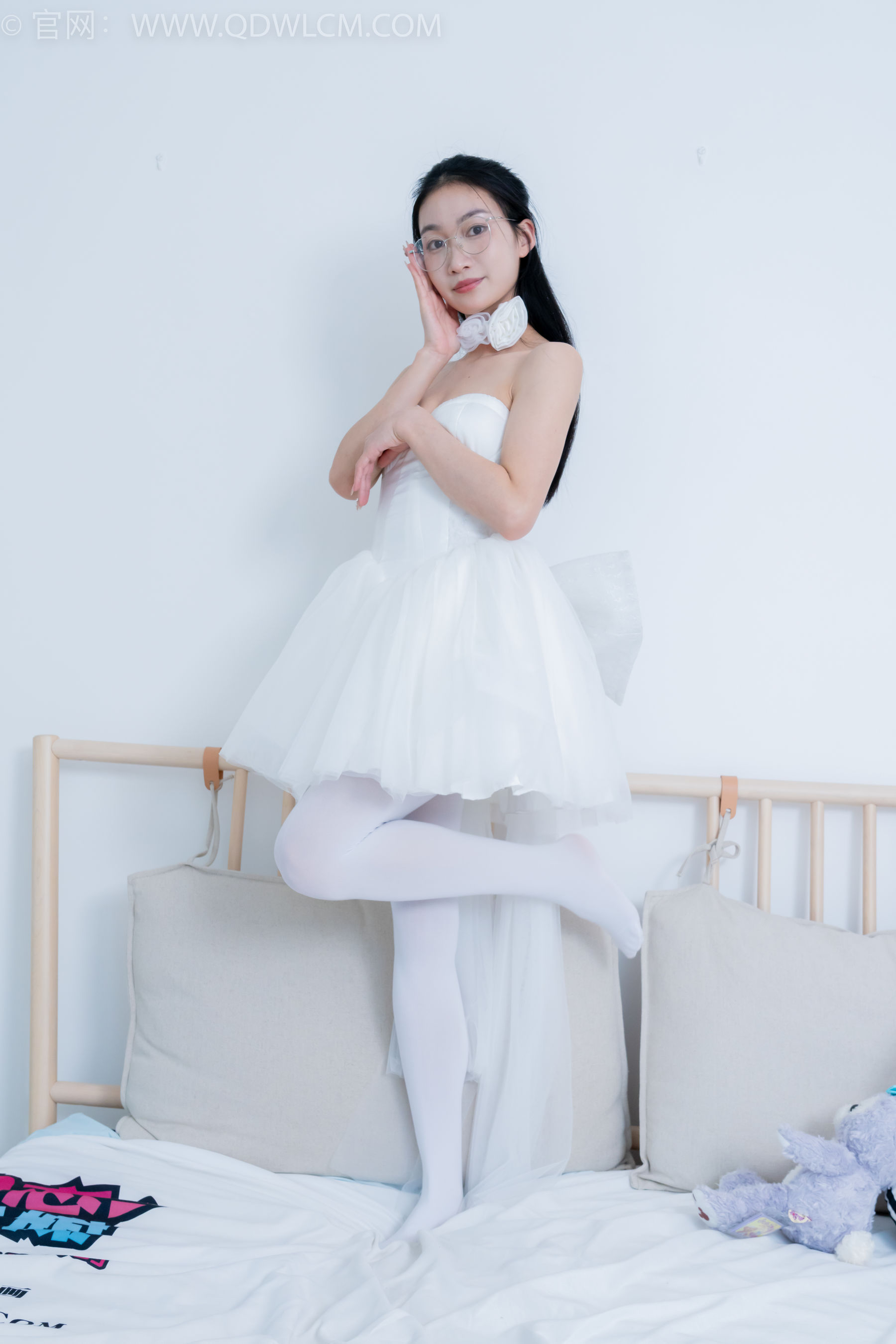 物恋传媒 No.2233 小影 -小影 -高跟鞋、厚白丝/(150P)