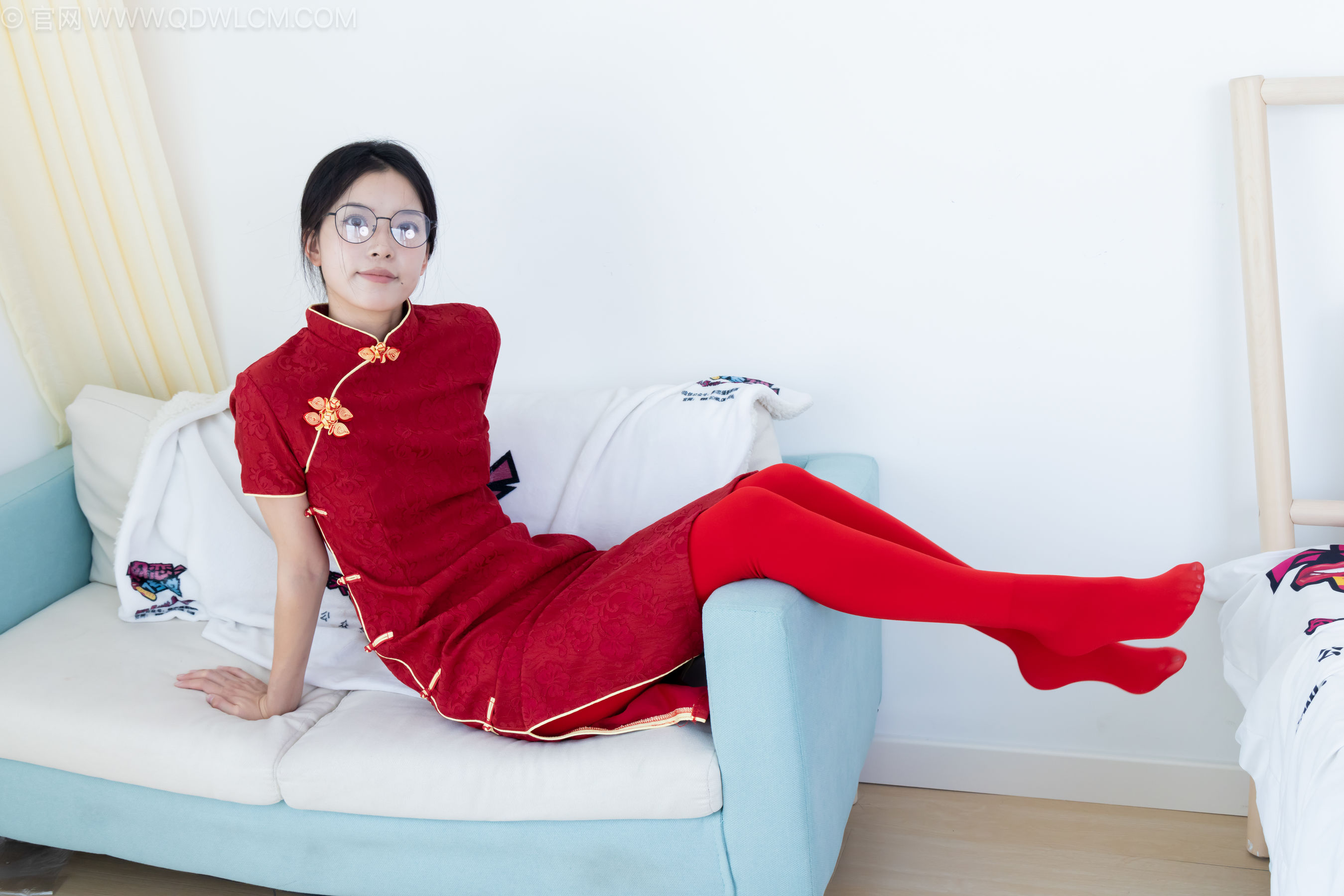 物恋传媒 No.2236 茯苓 -红色低跟鞋、厚款红色丝、皮筋绑脚老头乐挠脚剧情/(160P)