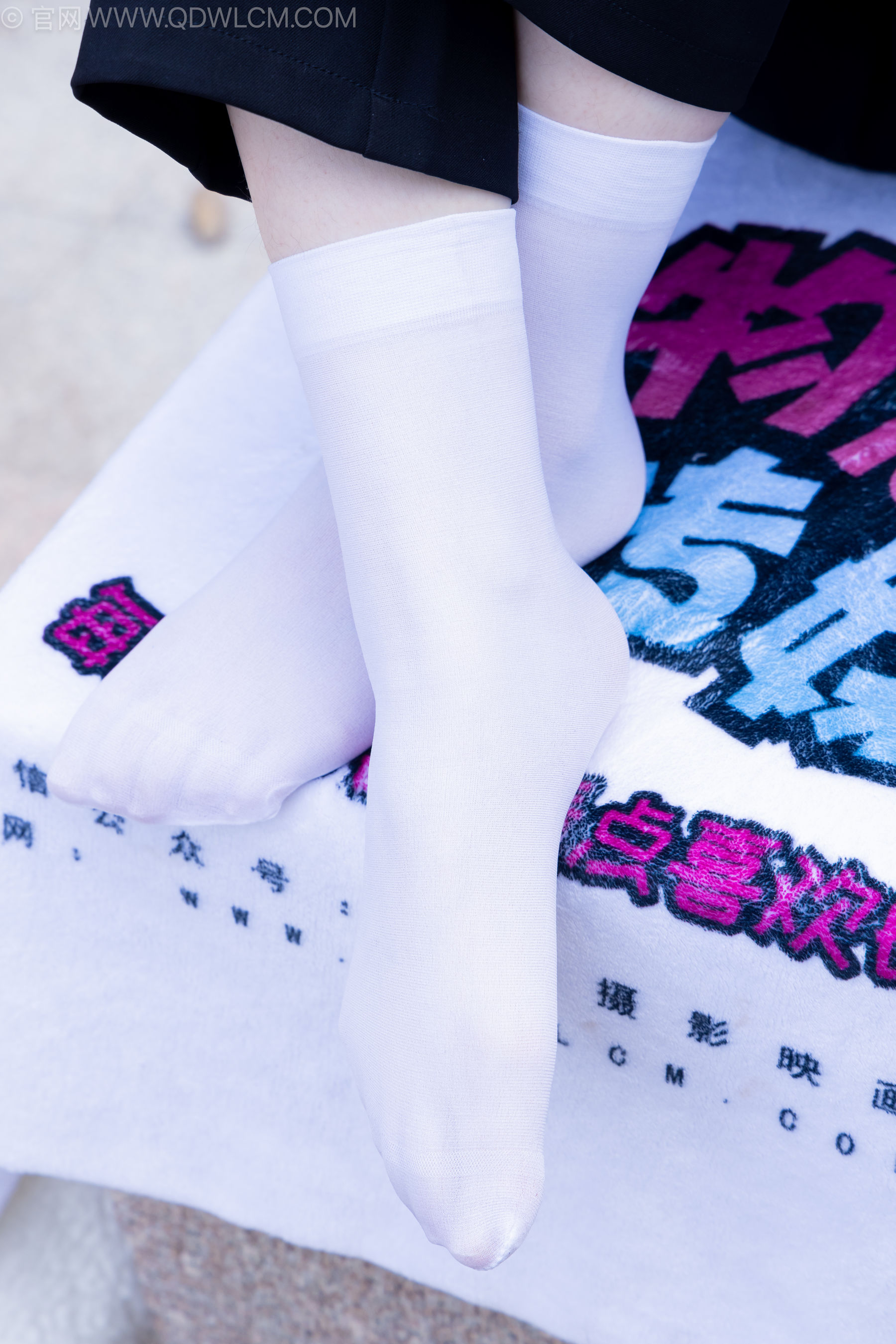 物恋传媒 No.2238 小酒 -高跟鞋、短白丝、ol制服户外/(230P)