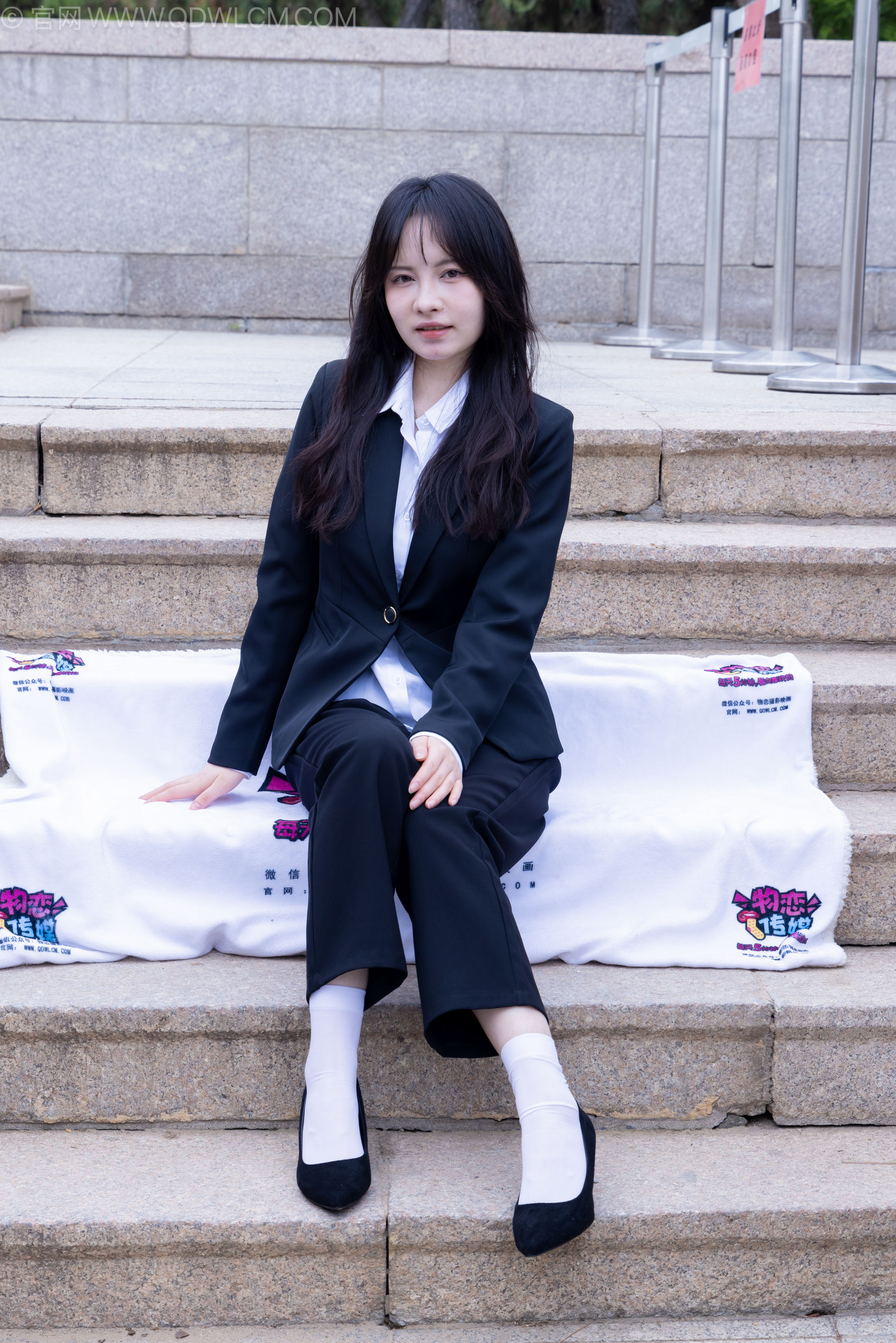 物恋传媒 No.2238 小酒 -高跟鞋、短白丝、ol制服户外/(230P)