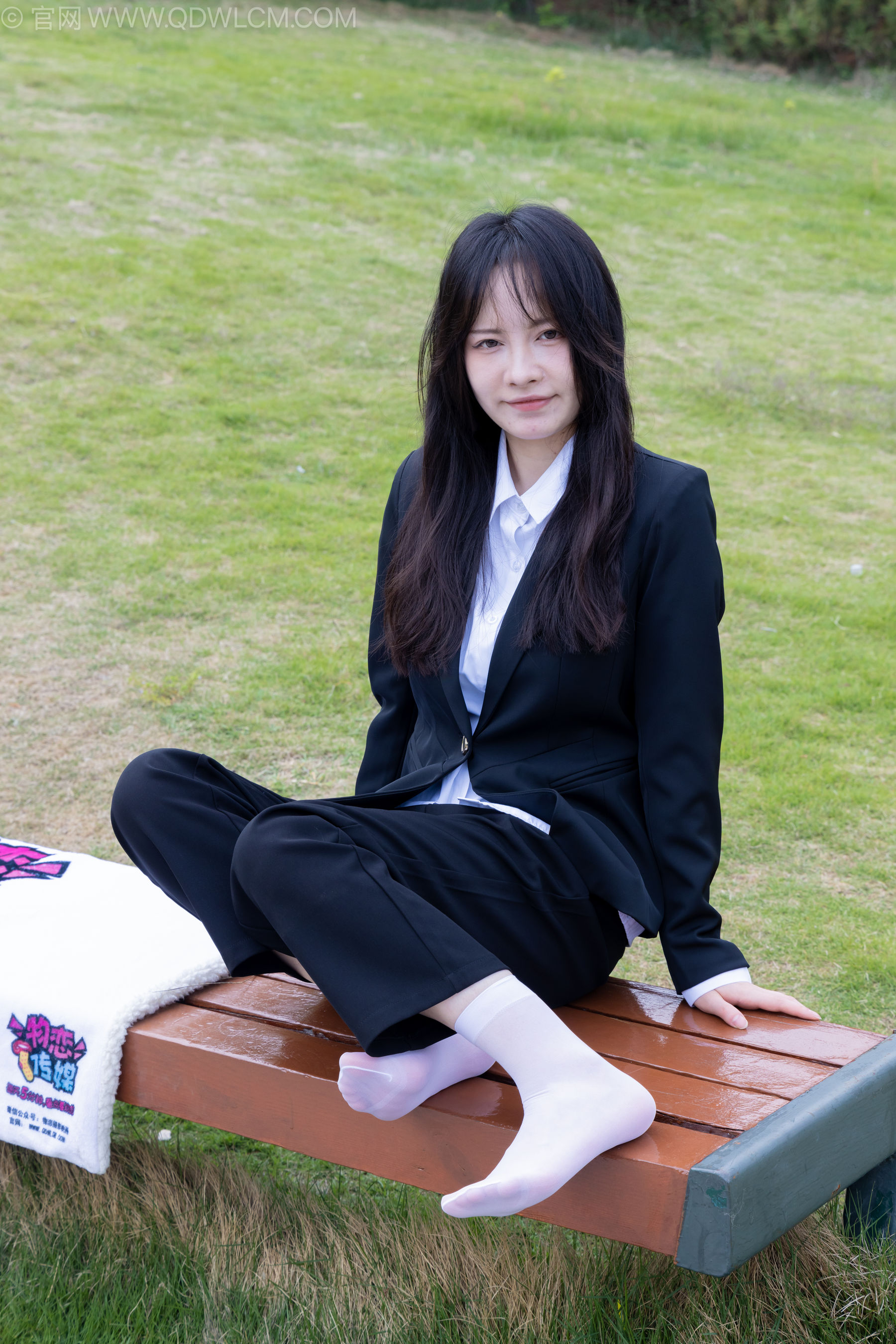 物恋传媒 No.2238 小酒 -高跟鞋、短白丝、ol制服户外/(230P)