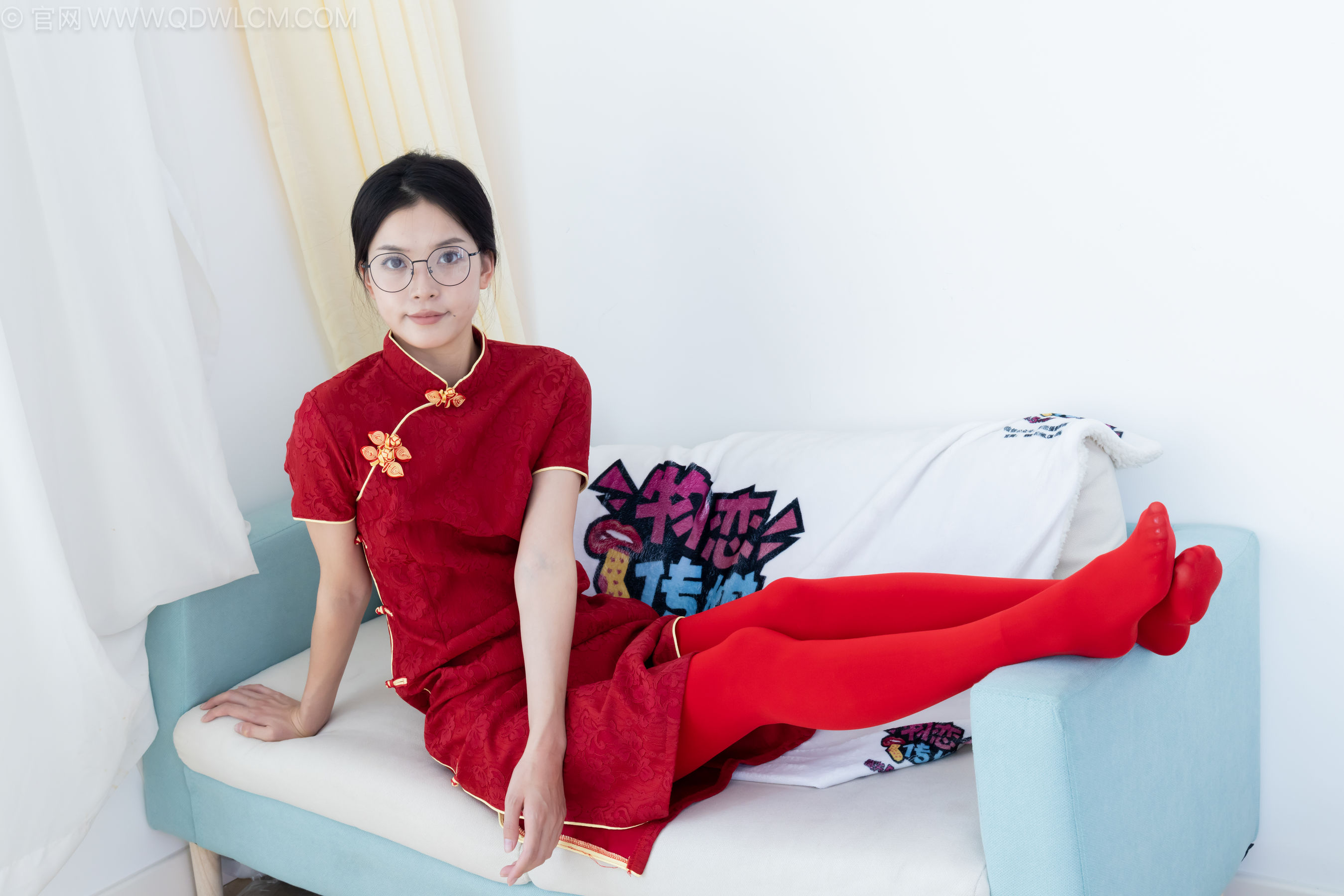 物恋传媒 No.2236 茯苓 -红色低跟鞋、厚款红色丝、皮筋绑脚老头乐挠脚剧情/(160P)