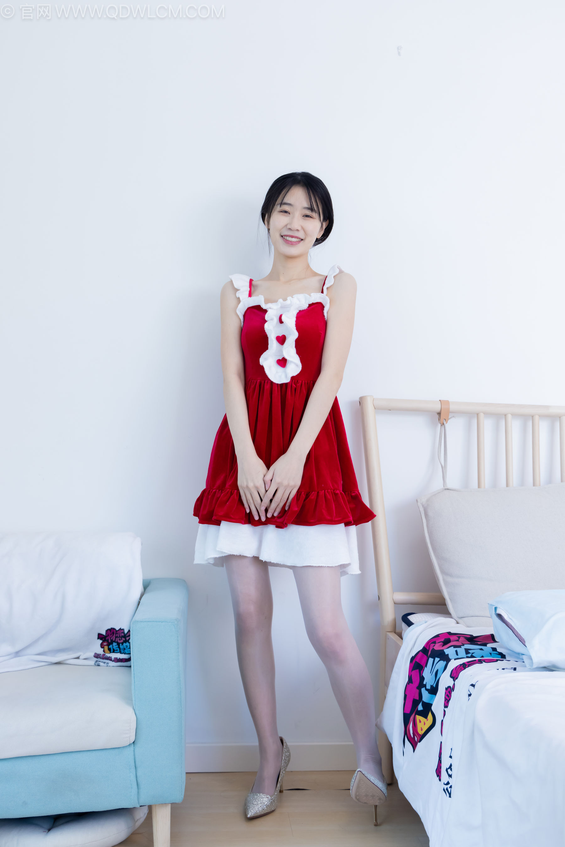 物恋传媒 No.2237 菜菜 -高跟鞋、油亮薄白丝、裸足、草莓和酸奶裸足摆盘剧情/(230P)