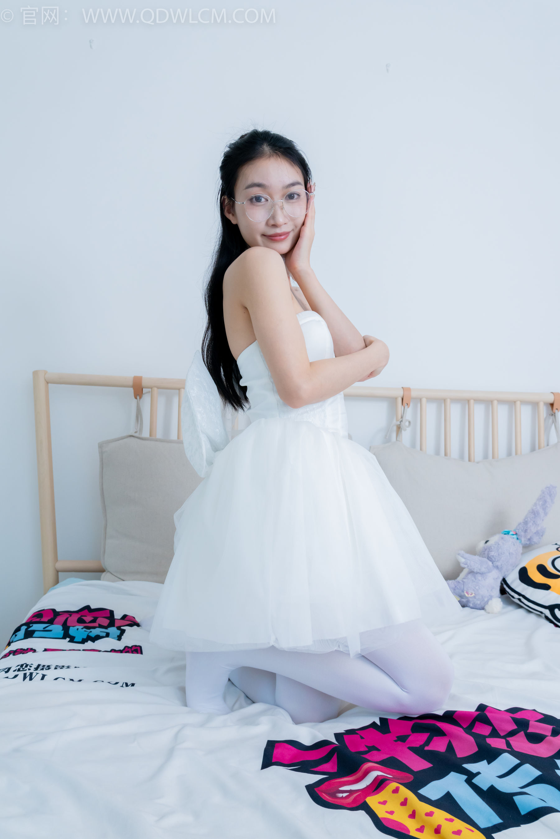 物恋传媒 No.2233 小影 -小影 -高跟鞋、厚白丝/(150P)