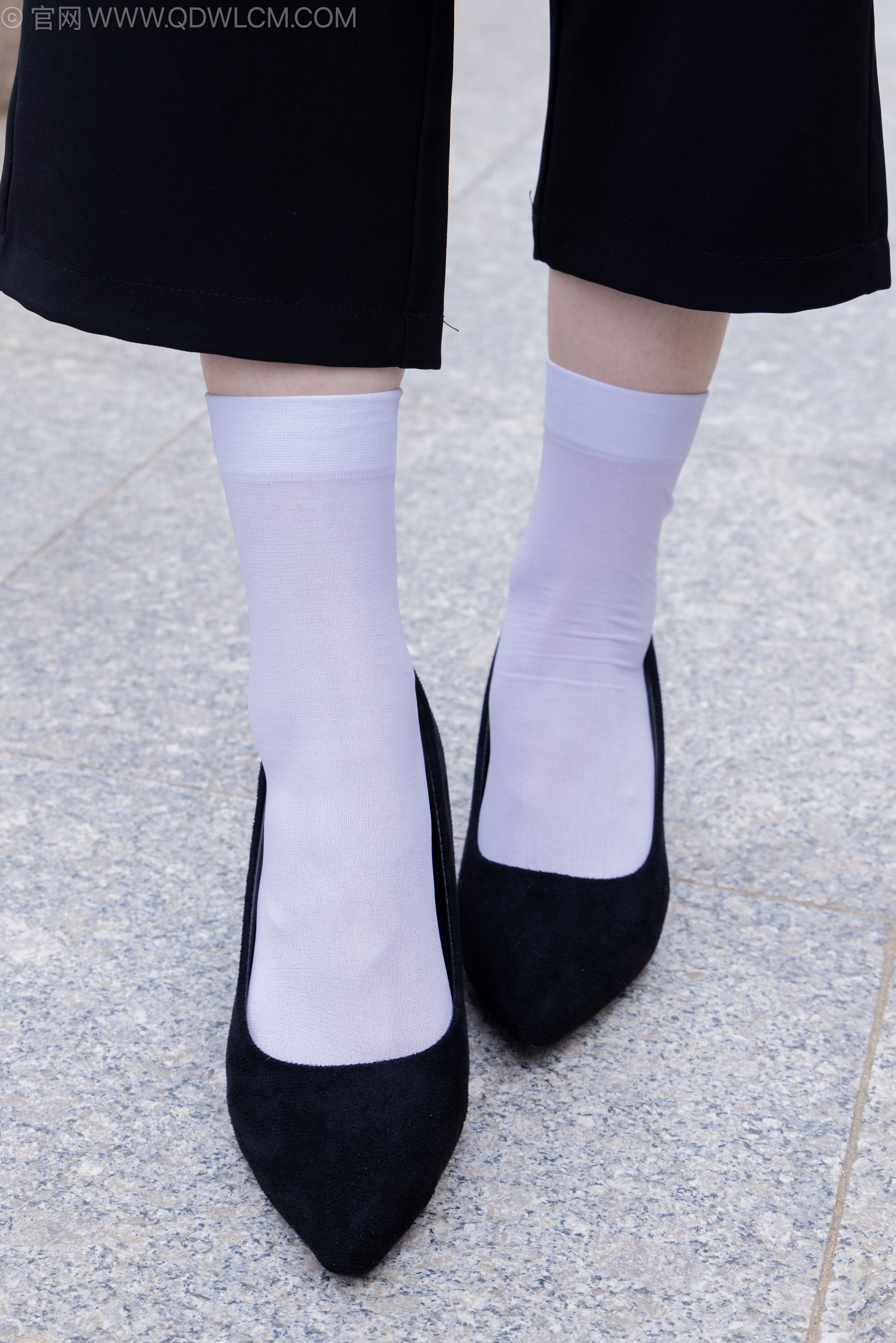 物恋传媒 No.2238 小酒 -高跟鞋、短白丝、ol制服户外/(230P)