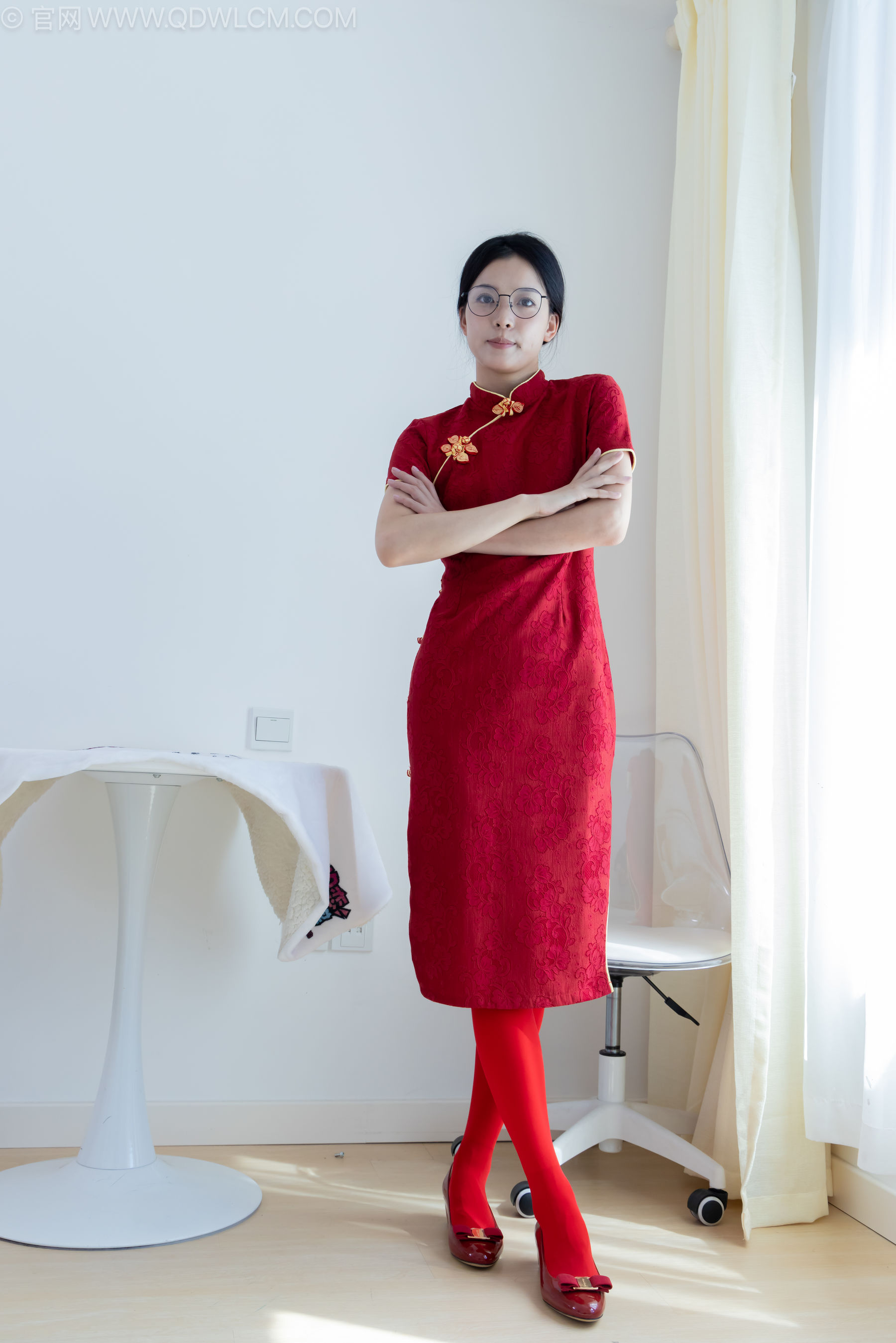 物恋传媒 No.2236 茯苓 -红色低跟鞋、厚款红色丝、皮筋绑脚老头乐挠脚剧情/(160P)