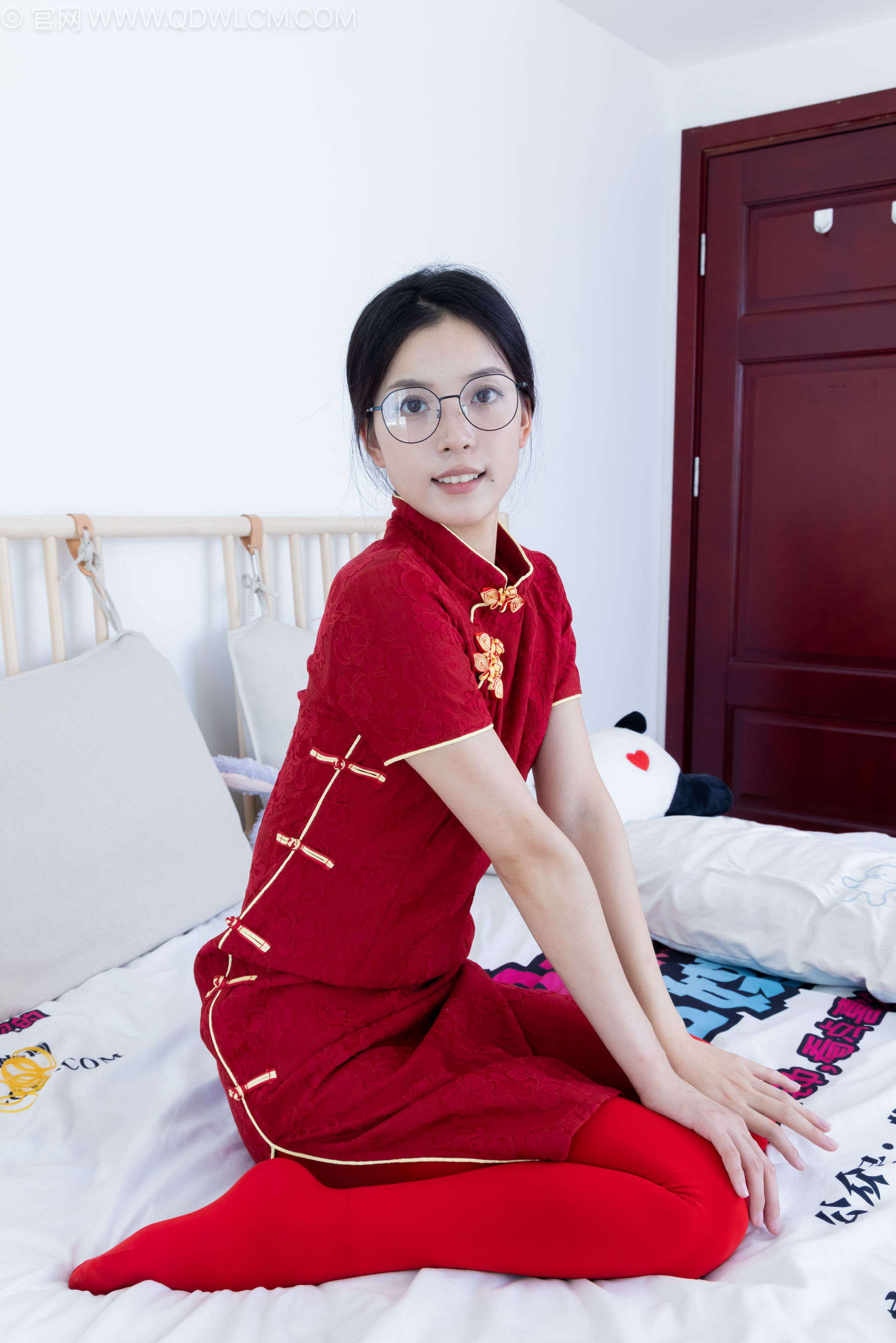 物恋传媒 No.2236 茯苓 -红色低跟鞋、厚款红色丝、皮筋绑脚老头乐挠脚剧情/(160P)