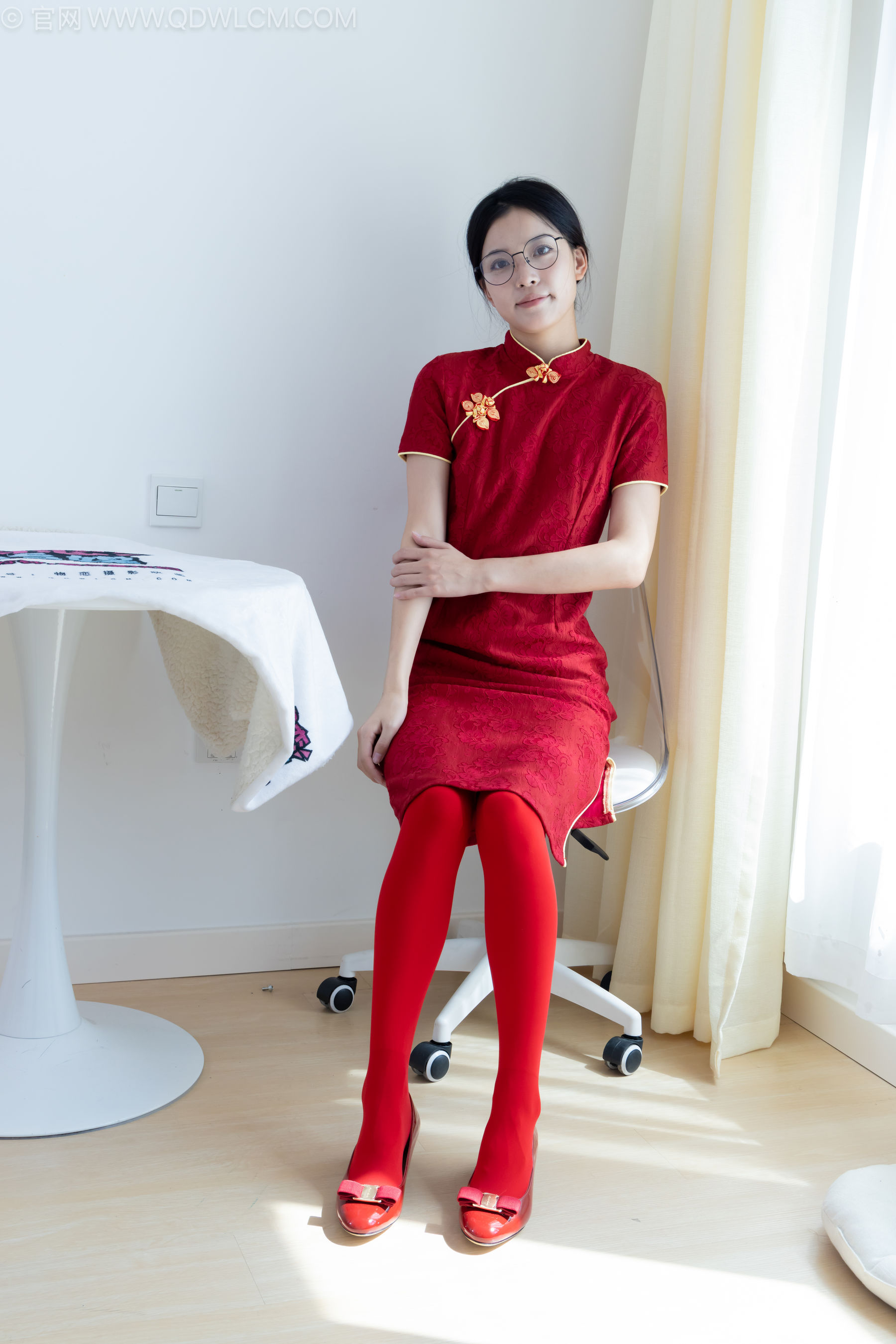 物恋传媒 No.2236 茯苓 -红色低跟鞋、厚款红色丝、皮筋绑脚老头乐挠脚剧情/(160P)