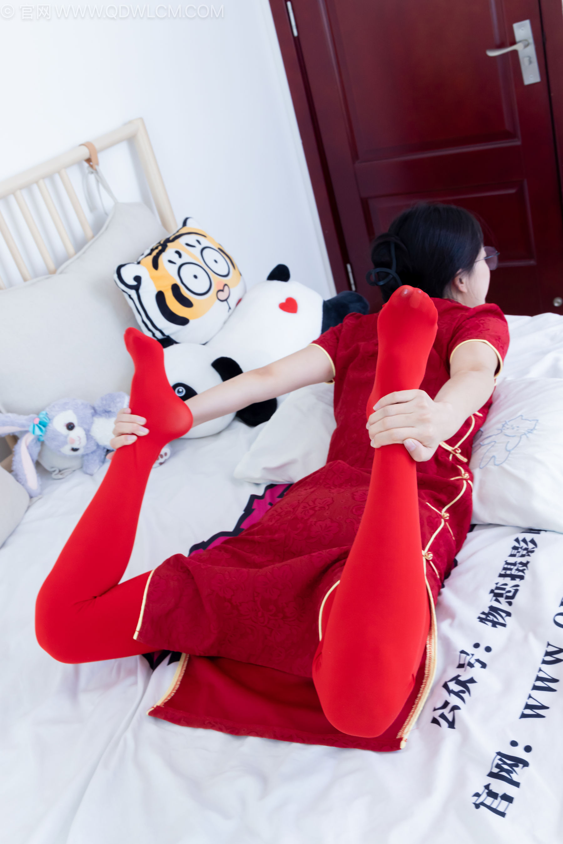 物恋传媒 No.2236 茯苓 -红色低跟鞋、厚款红色丝、皮筋绑脚老头乐挠脚剧情/(160P)