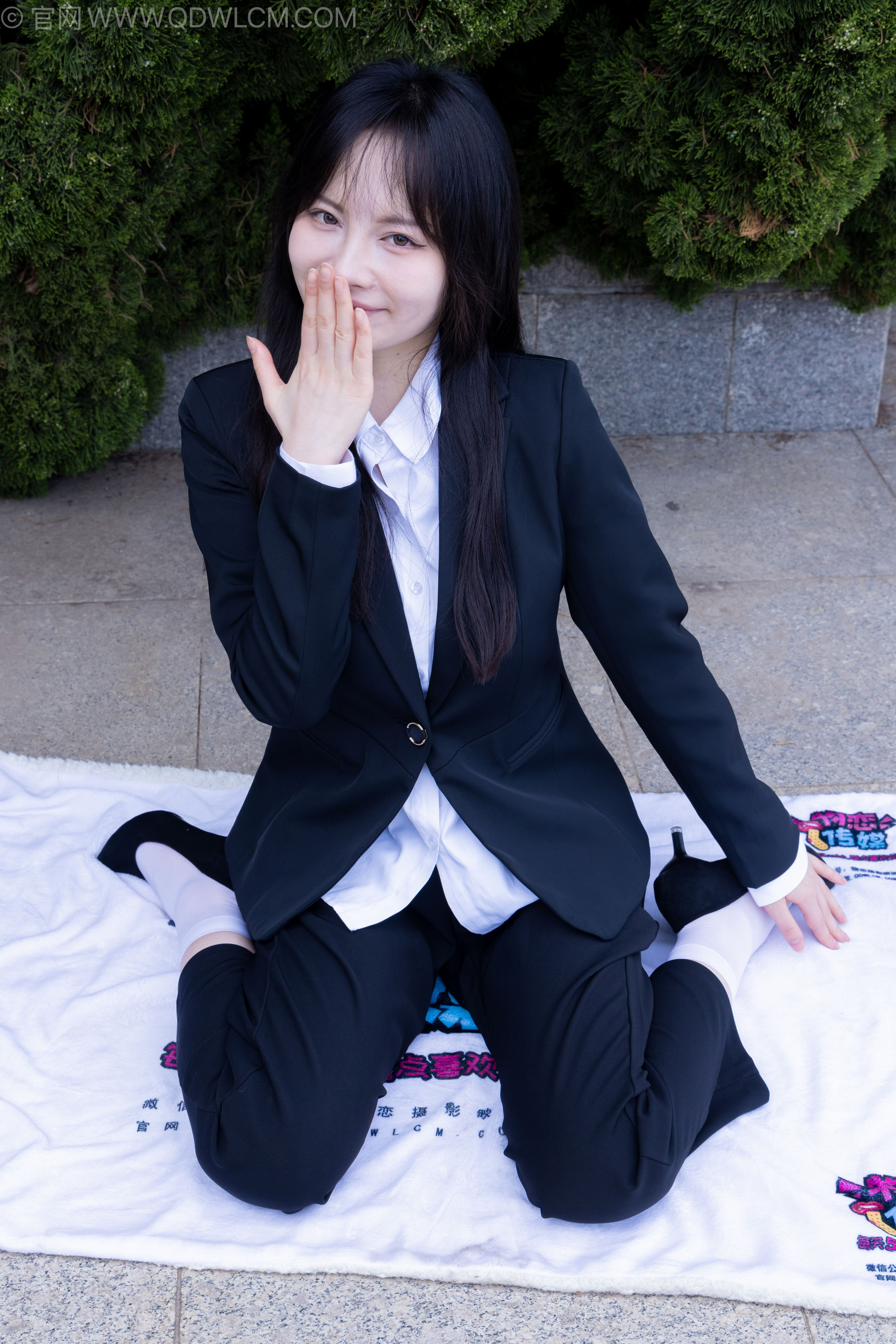 物恋传媒 No.2238 小酒 -高跟鞋、短白丝、ol制服户外/(230P)