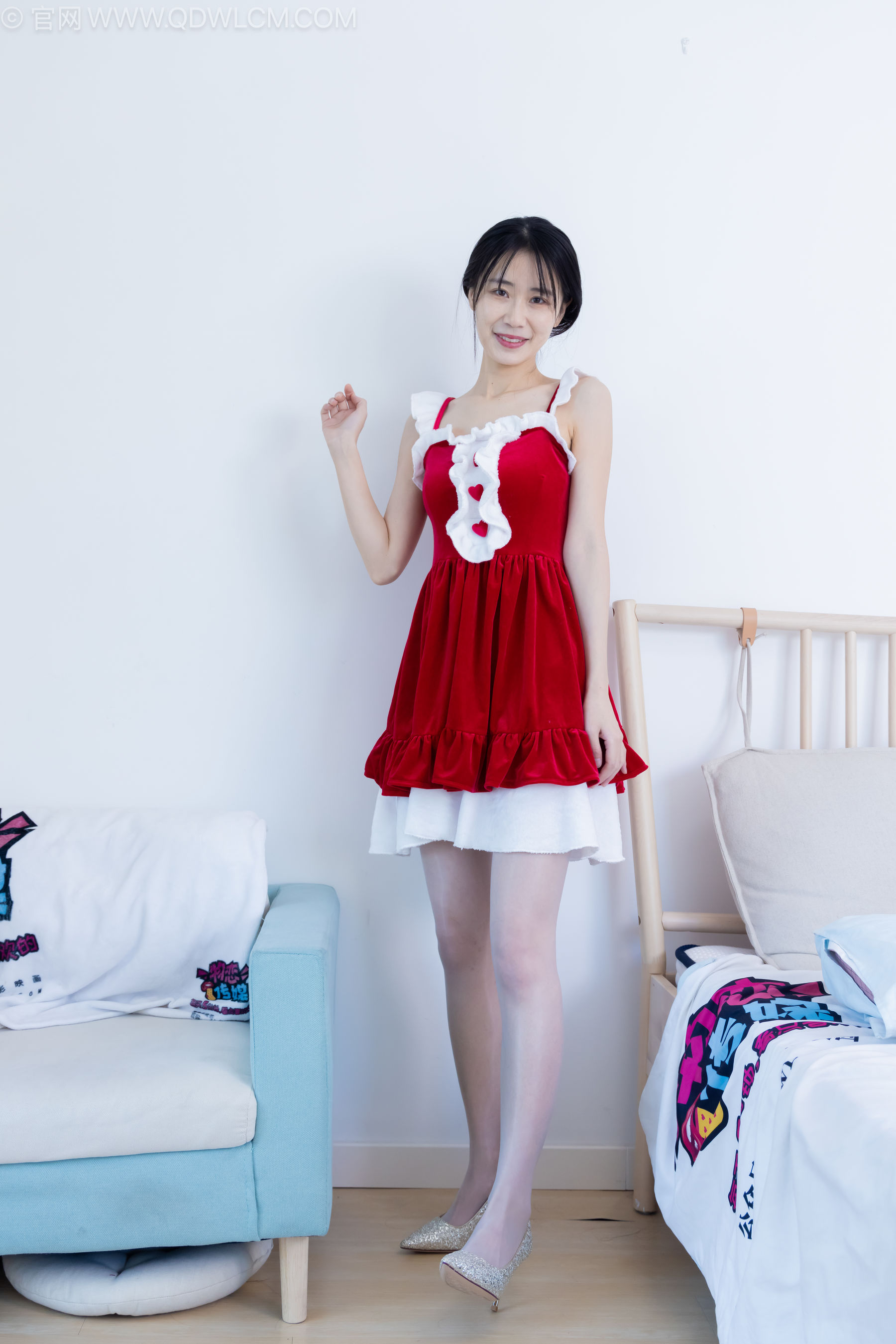 物恋传媒 No.2237 菜菜 -高跟鞋、油亮薄白丝、裸足、草莓和酸奶裸足摆盘剧情/(230P)