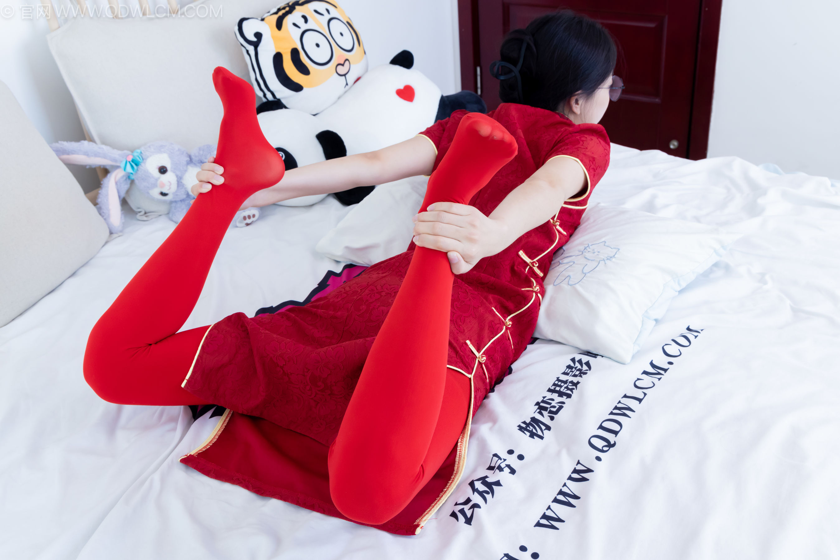 物恋传媒 No.2236 茯苓 -红色低跟鞋、厚款红色丝、皮筋绑脚老头乐挠脚剧情/(160P)