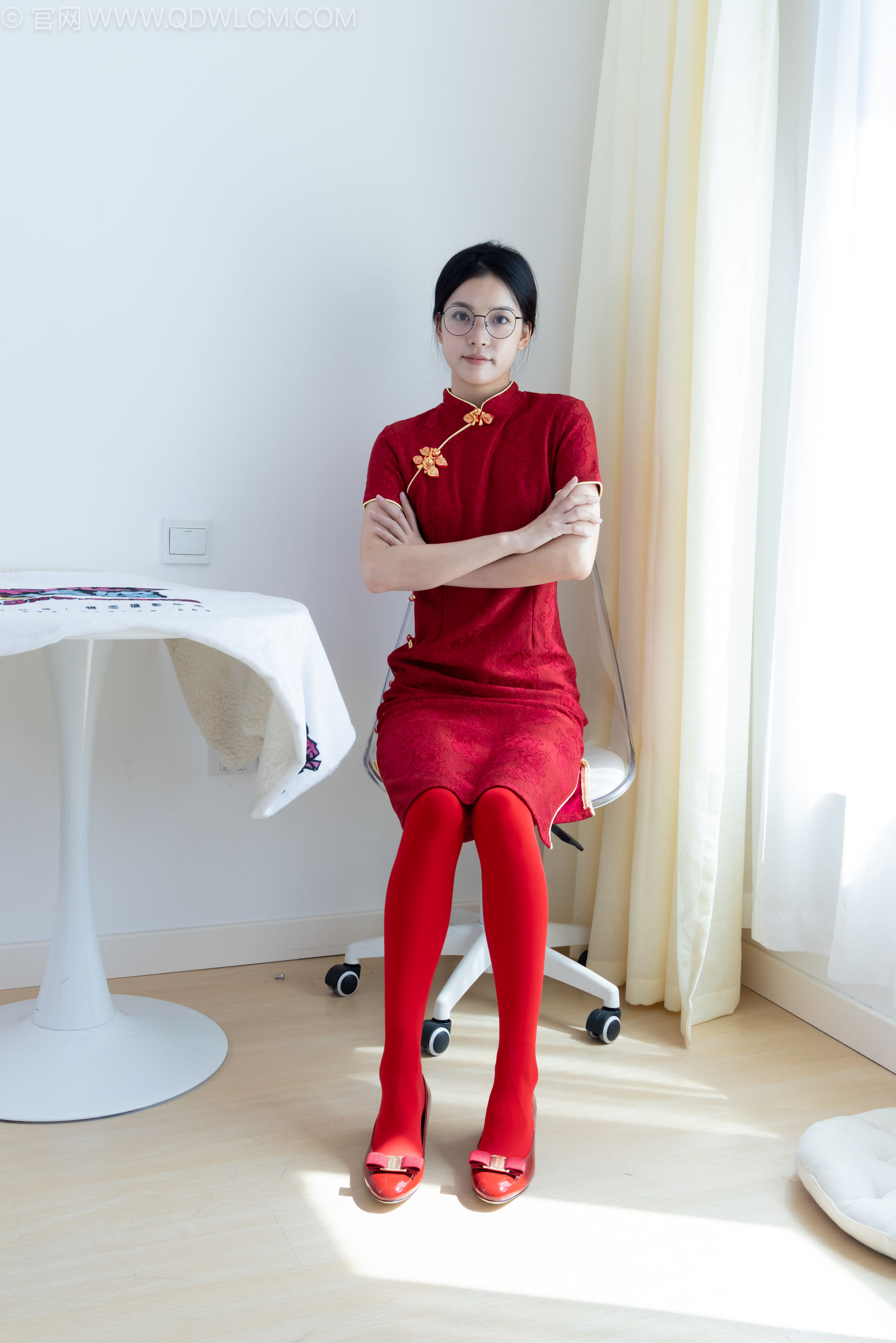 物恋传媒 No.2236 茯苓 -红色低跟鞋、厚款红色丝、皮筋绑脚老头乐挠脚剧情/(160P)