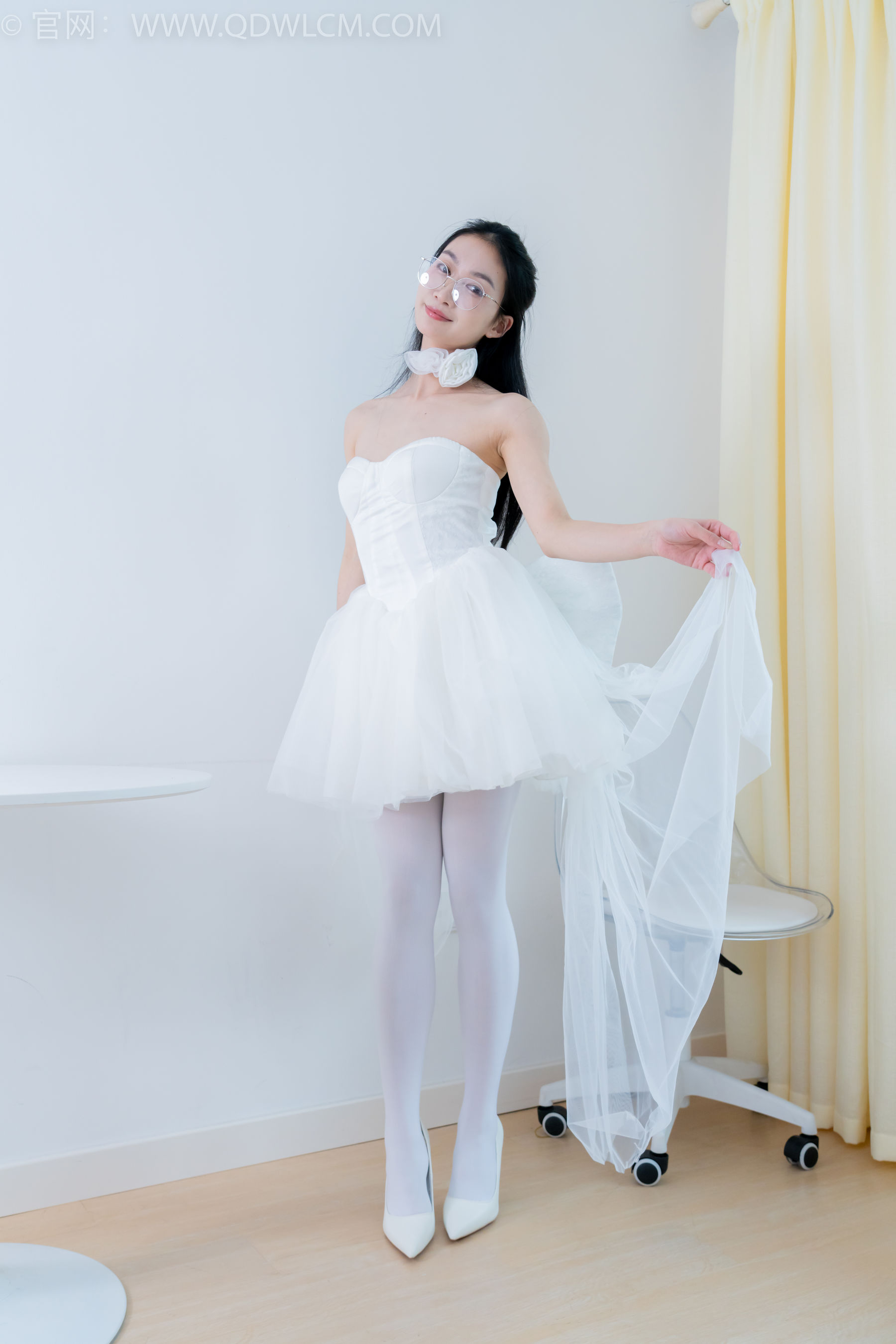 物恋传媒 No.2233 小影 -小影 -高跟鞋、厚白丝/(150P)