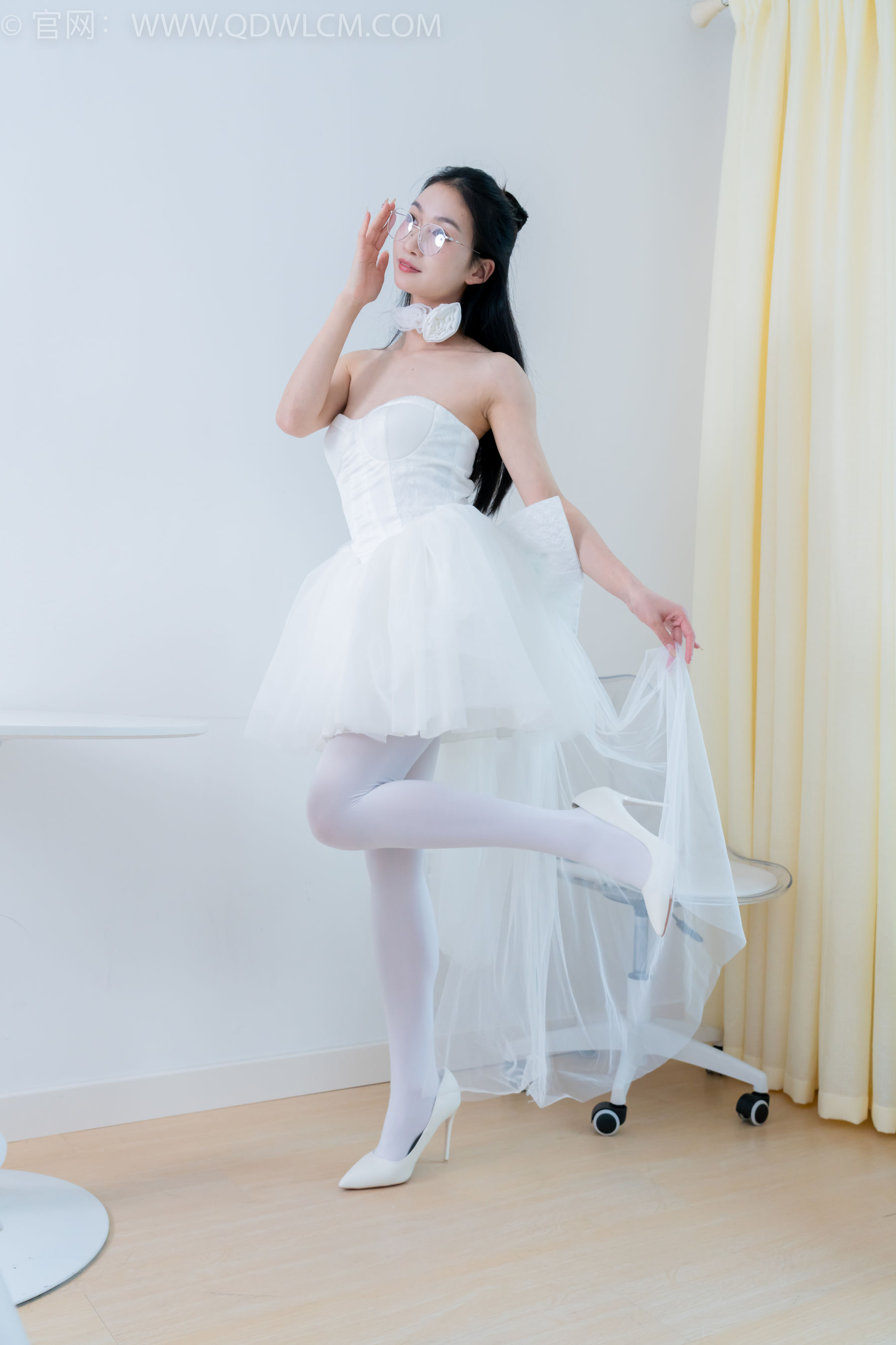 物恋传媒 No.2233 小影 -小影 -高跟鞋、厚白丝/(150P)