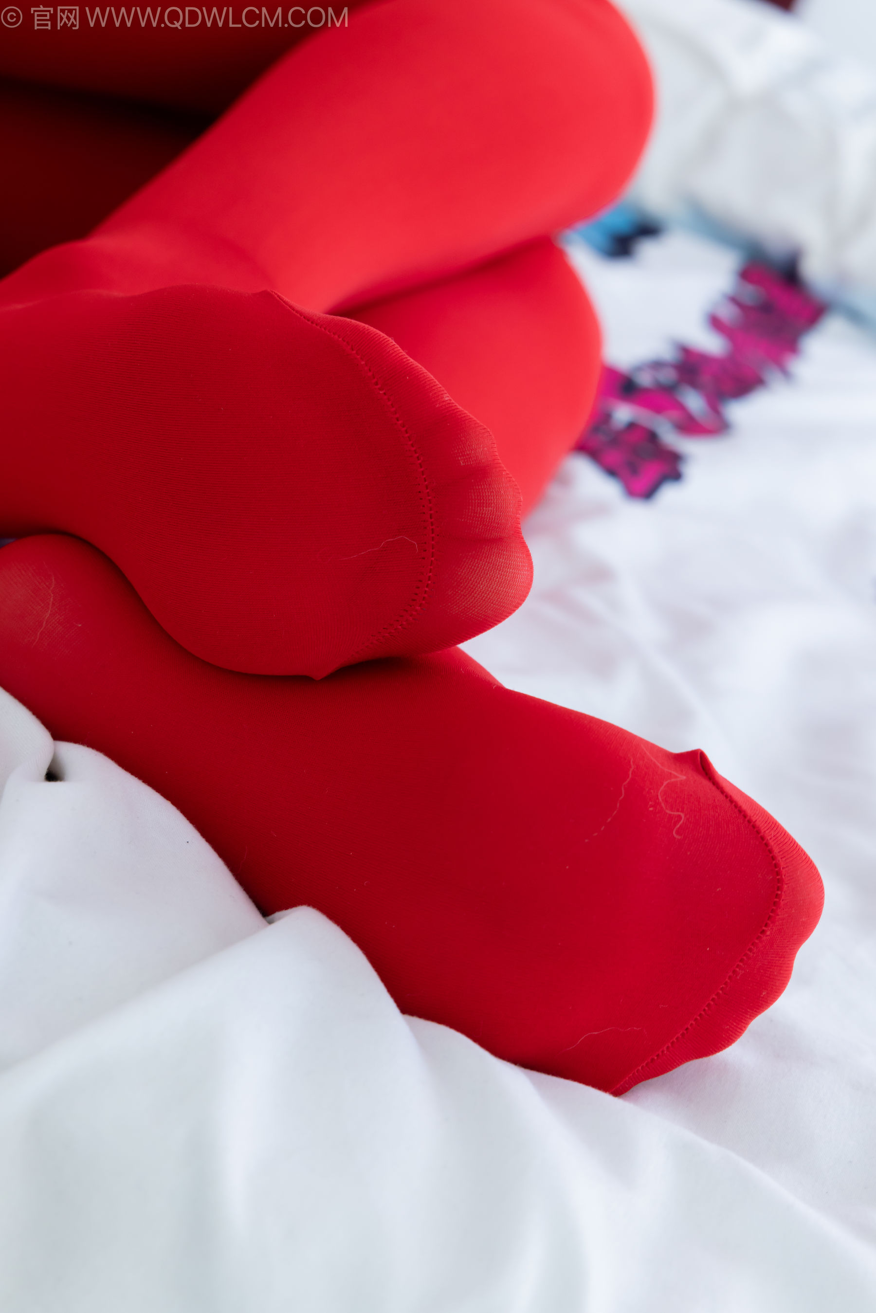 物恋传媒 No.2236 茯苓 -红色低跟鞋、厚款红色丝、皮筋绑脚老头乐挠脚剧情/(160P)