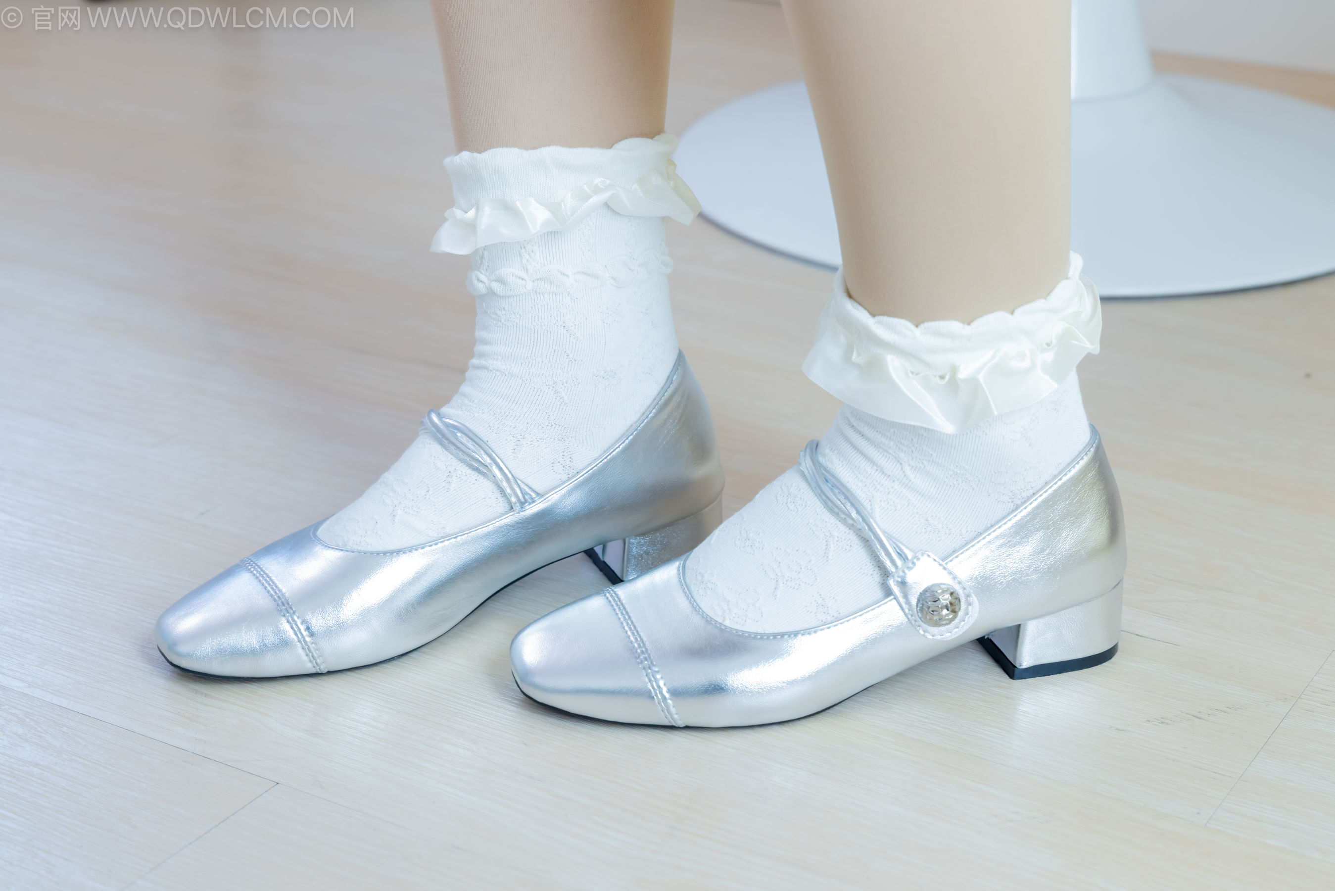 物恋传媒 No.2239 小新 -低跟鞋、白棉袜、厚肉丝、女仆装/(160P)