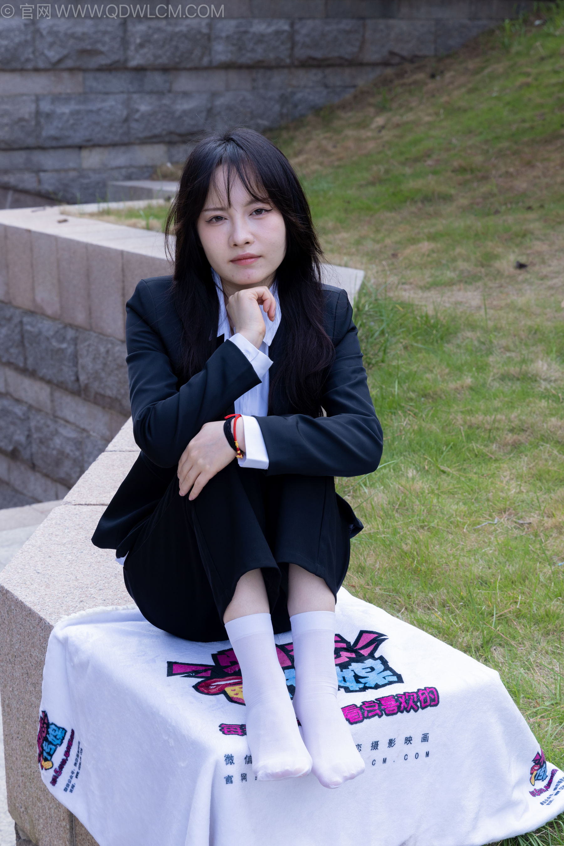 物恋传媒 No.2238 小酒 -高跟鞋、短白丝、ol制服户外/(230P)