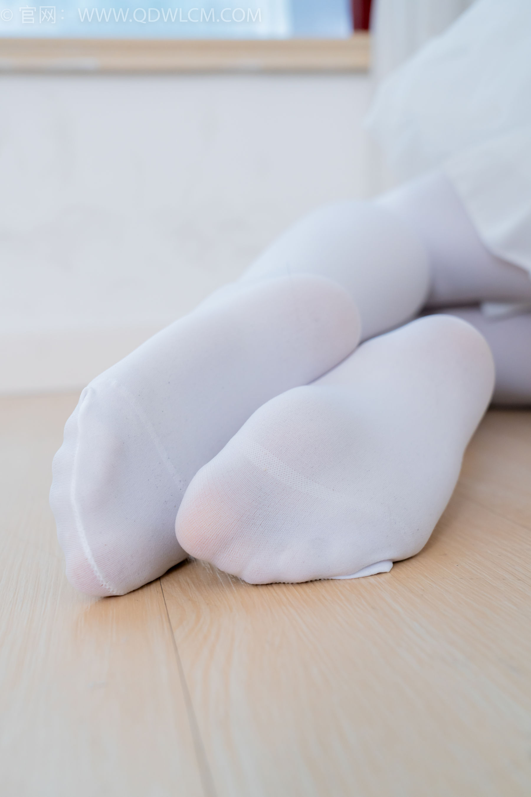 物恋传媒 No.2233 小影 -小影 -高跟鞋、厚白丝/(150P)