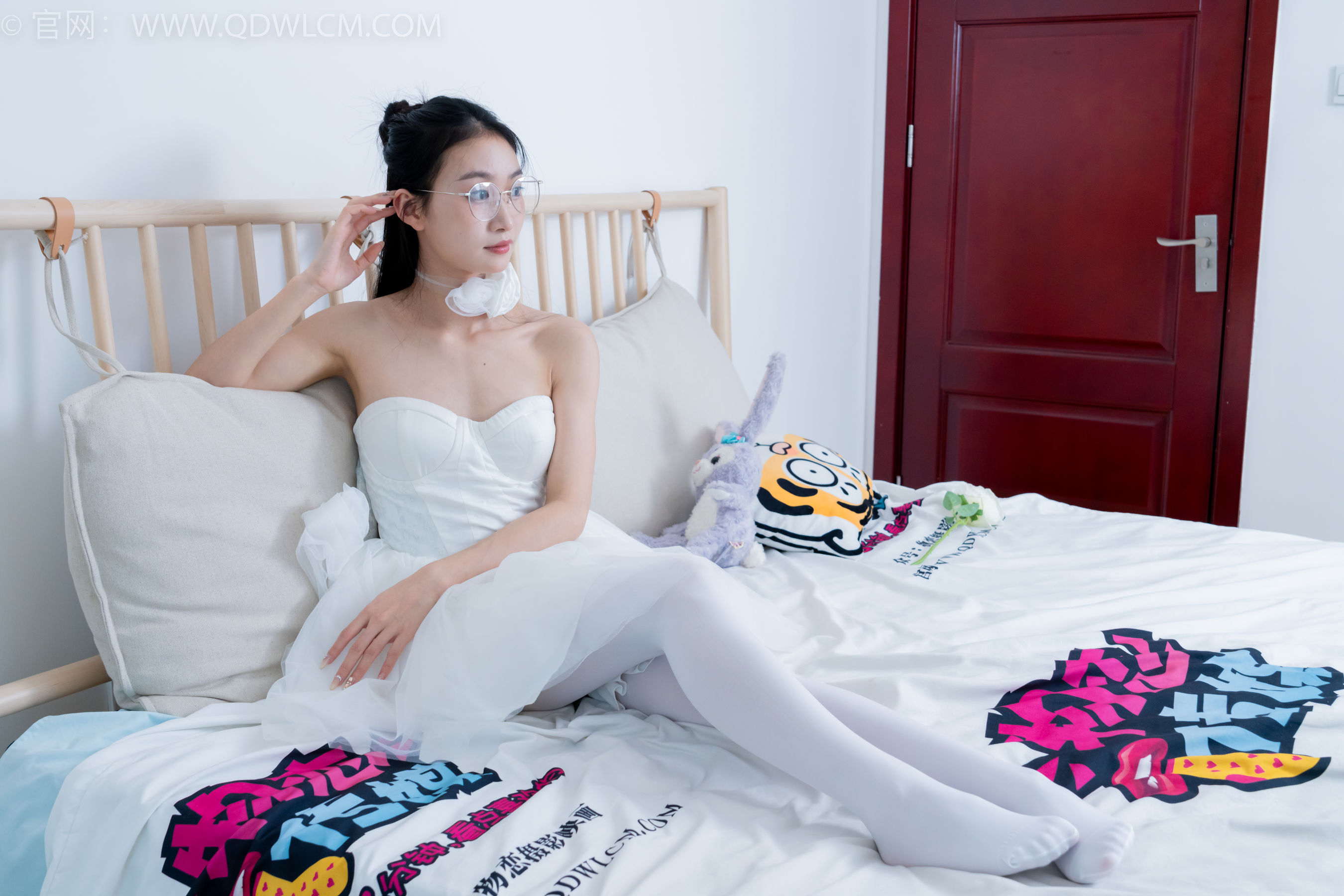 物恋传媒 No.2233 小影 -小影 -高跟鞋、厚白丝/(150P)