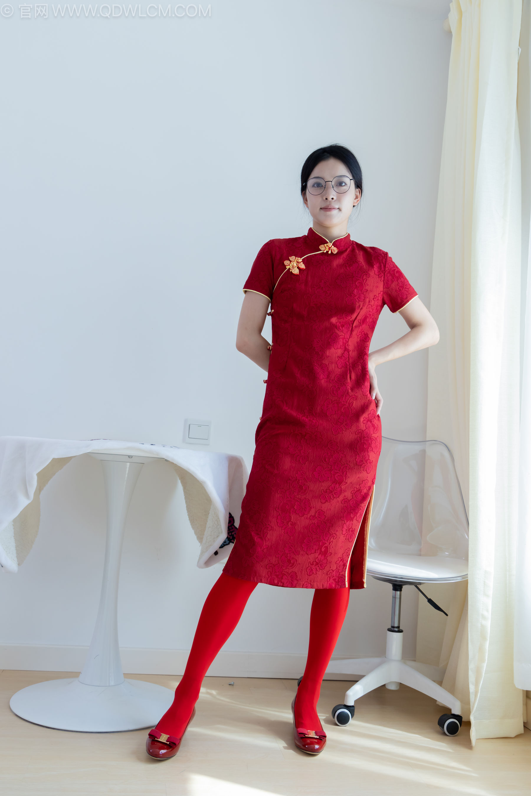 物恋传媒 No.2236 茯苓 -红色低跟鞋、厚款红色丝、皮筋绑脚老头乐挠脚剧情/(160P)